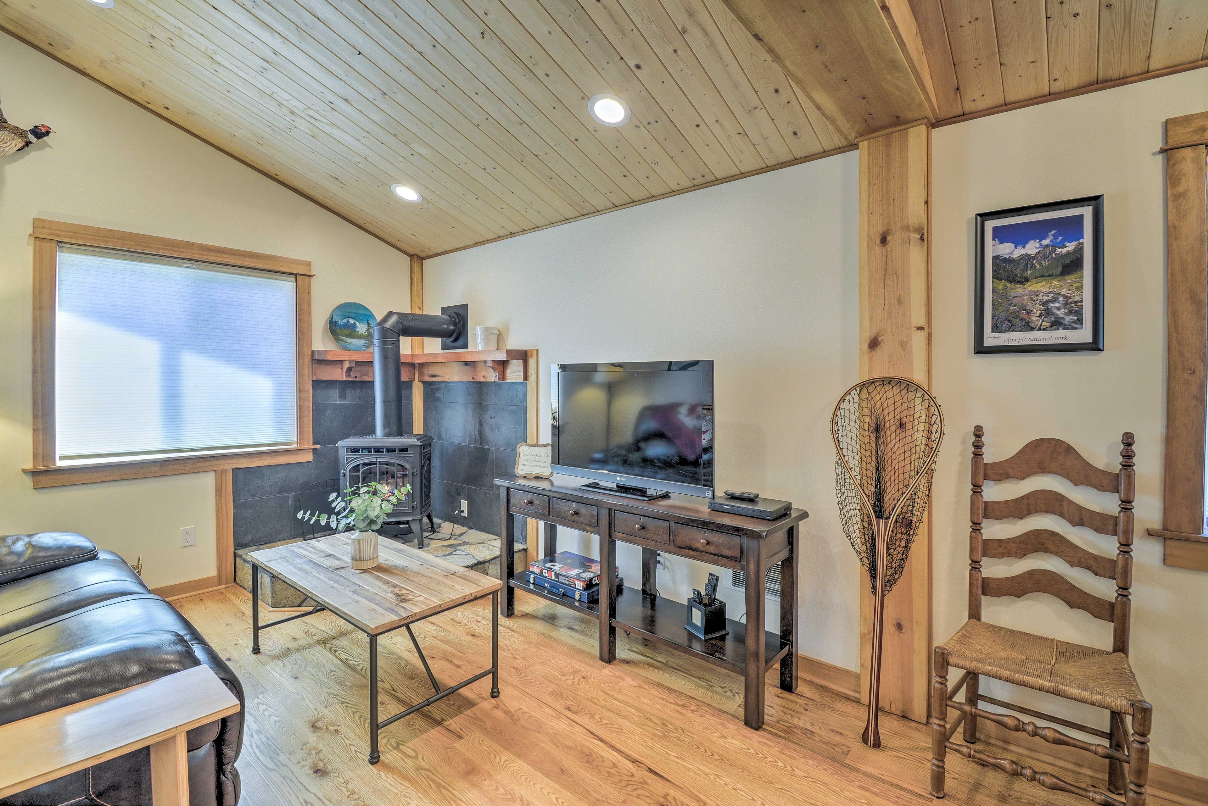 Living Room | Gas Fireplace