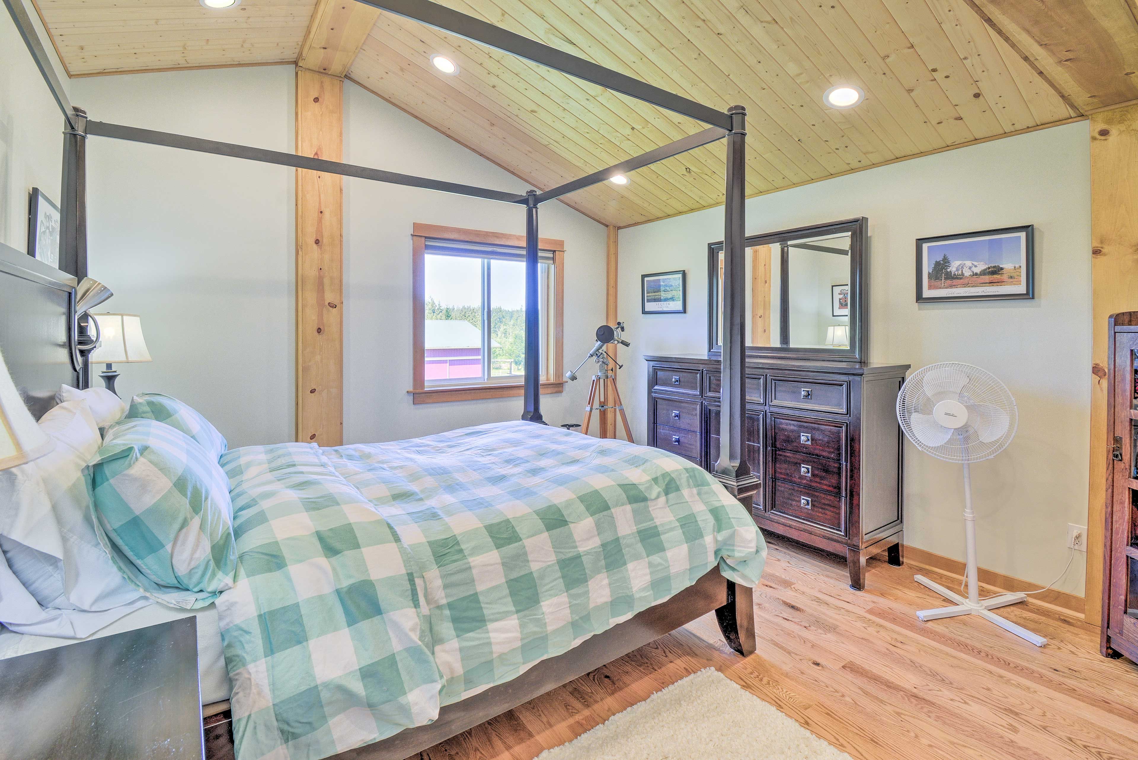 Bedroom 1 | Full Bed | Linens Provided