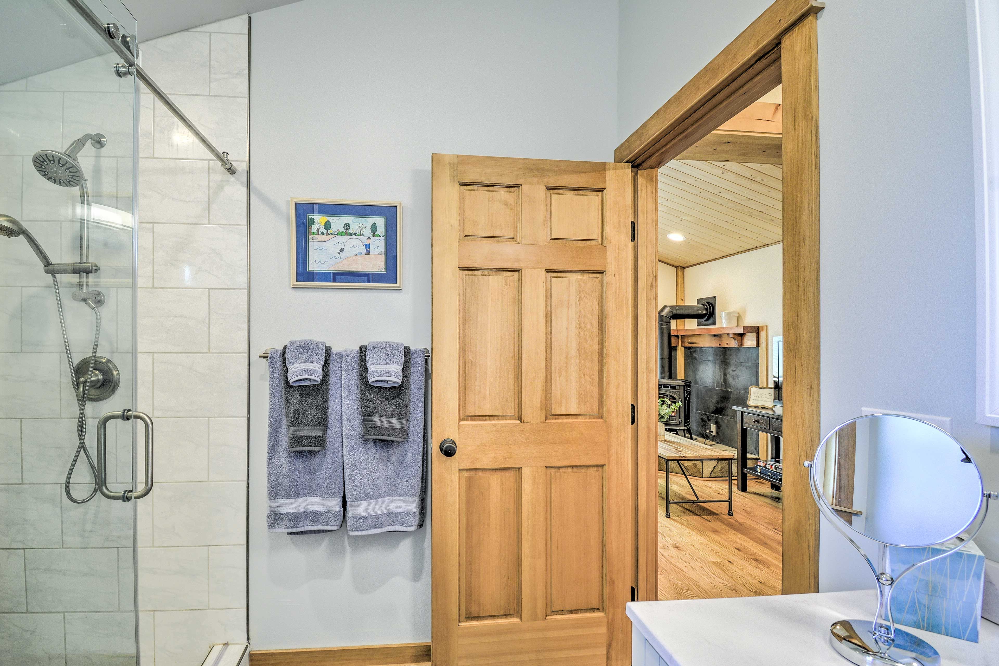 Full Bathroom | 2nd Floor