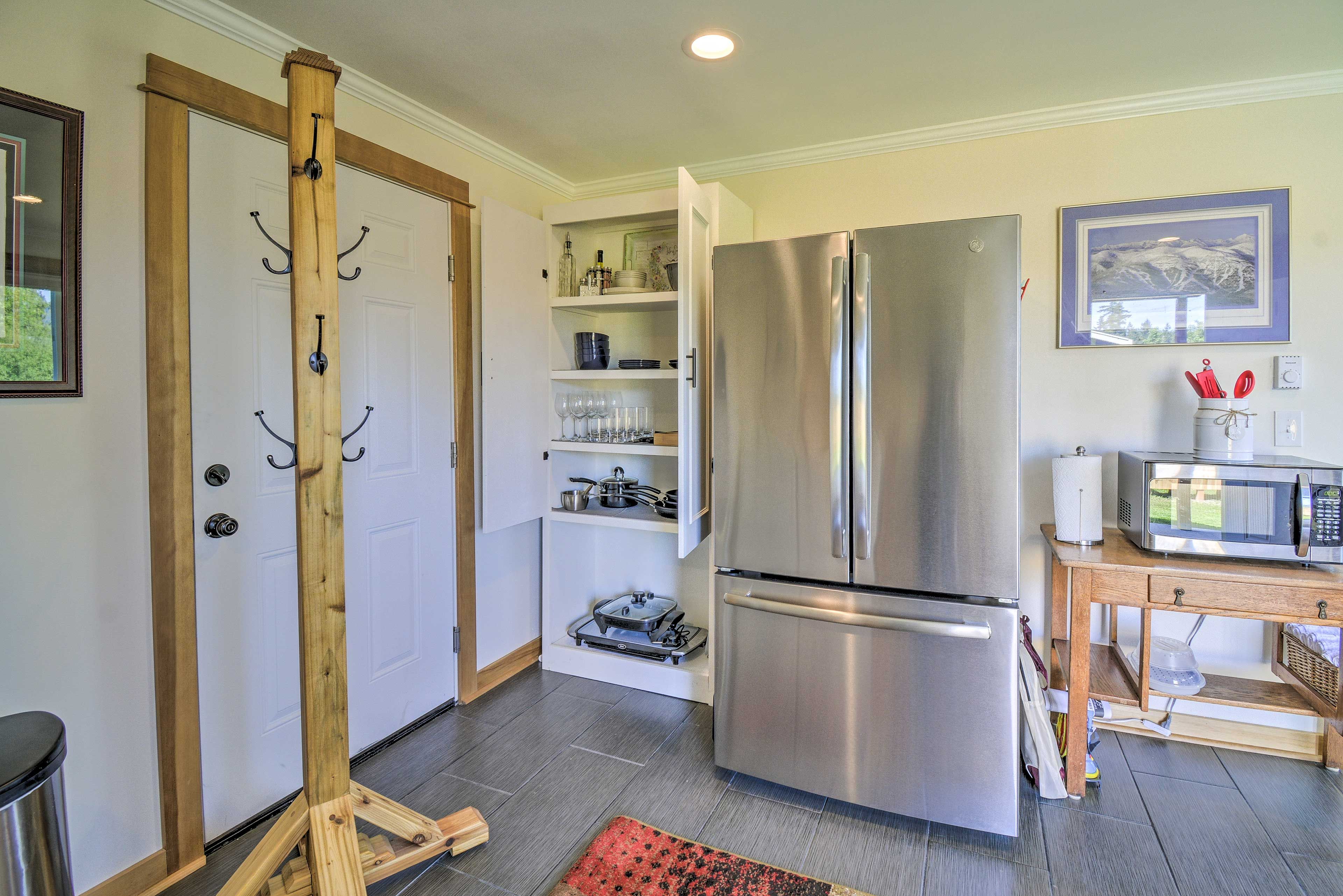 Kitchenette | Dishware Provided