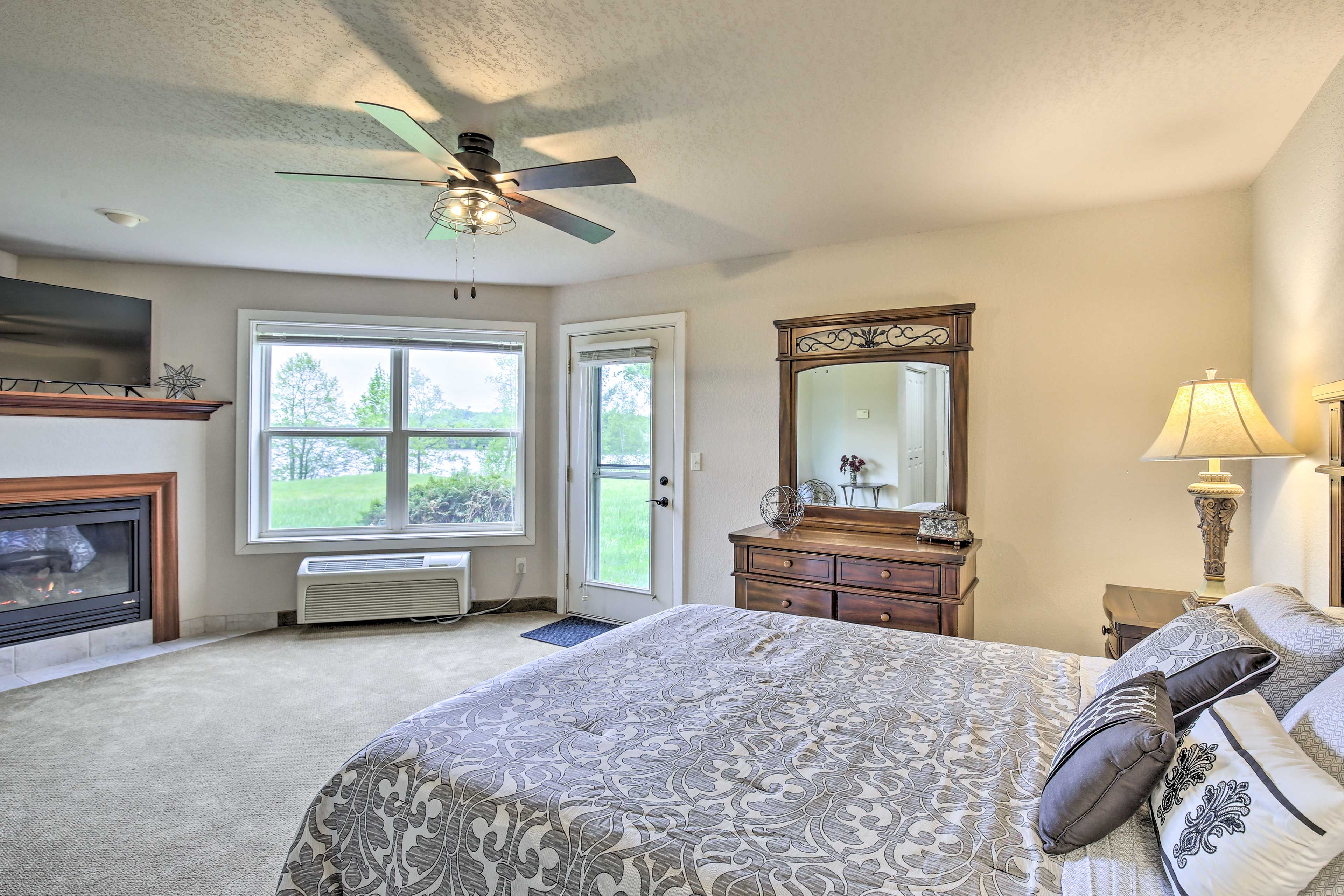 Bedroom 1 | Queen Bed | Linens Provided