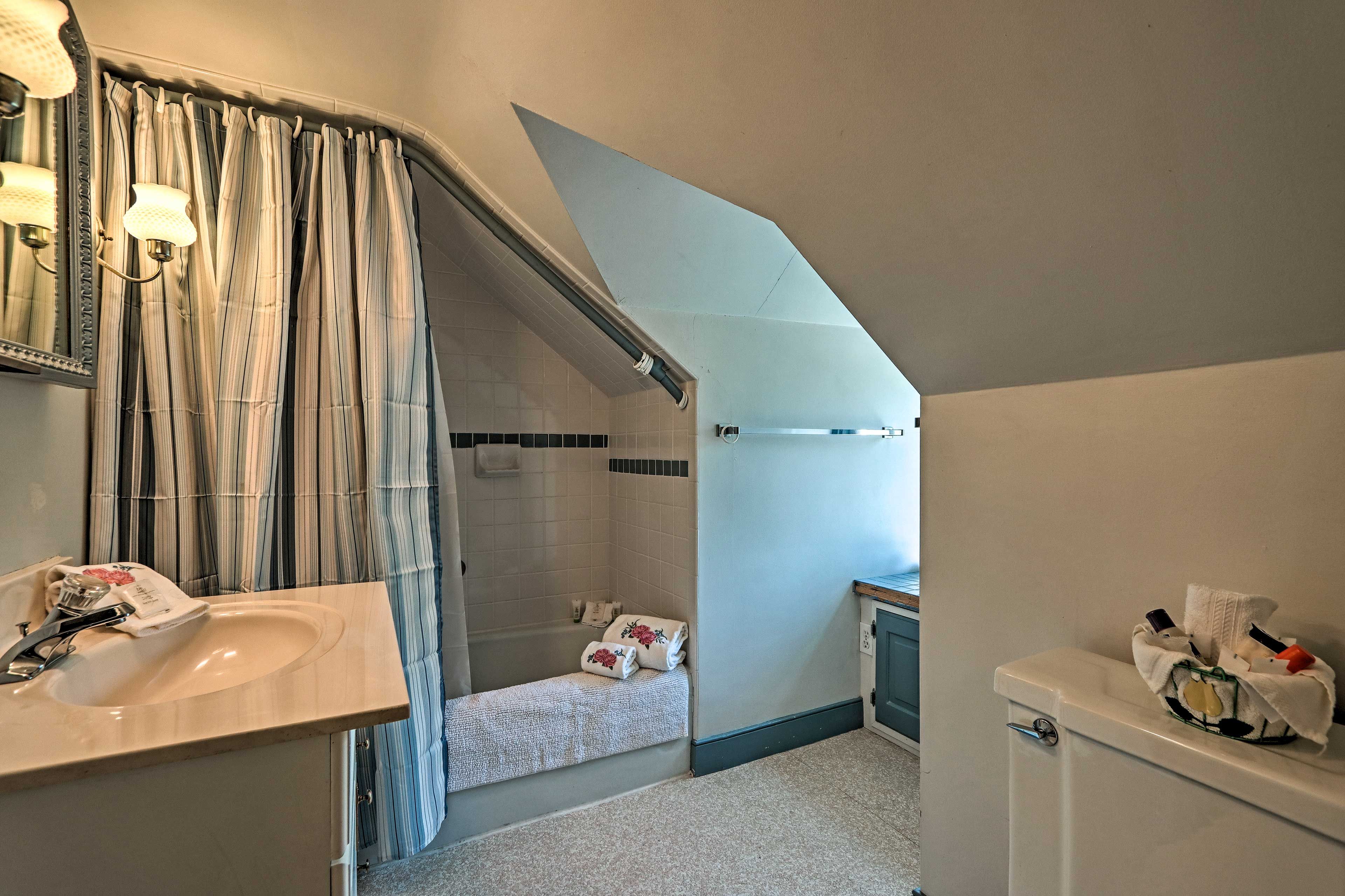 Full Bathroom | 3rd Level