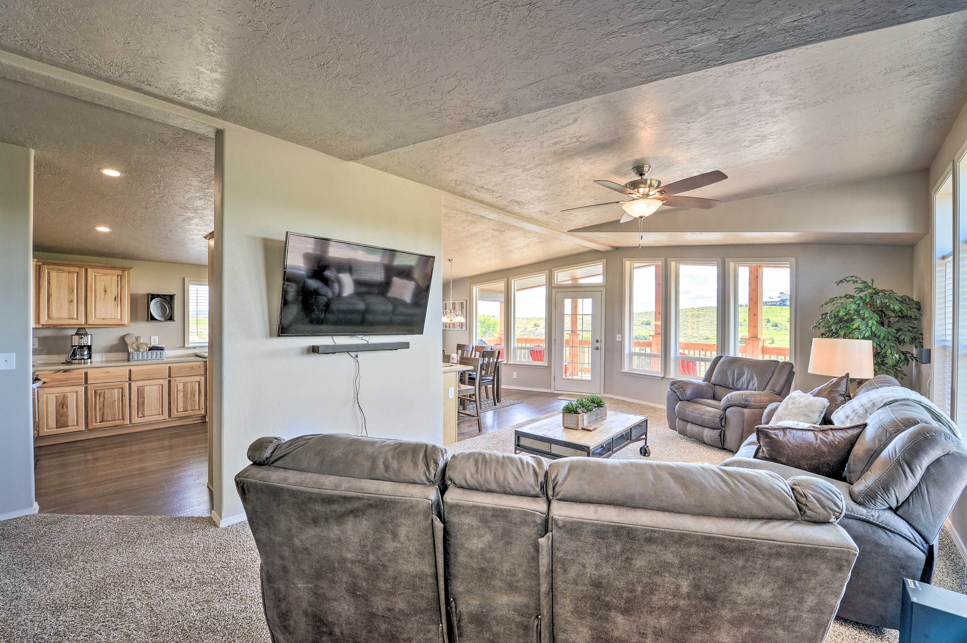 Living Room | Smart TV