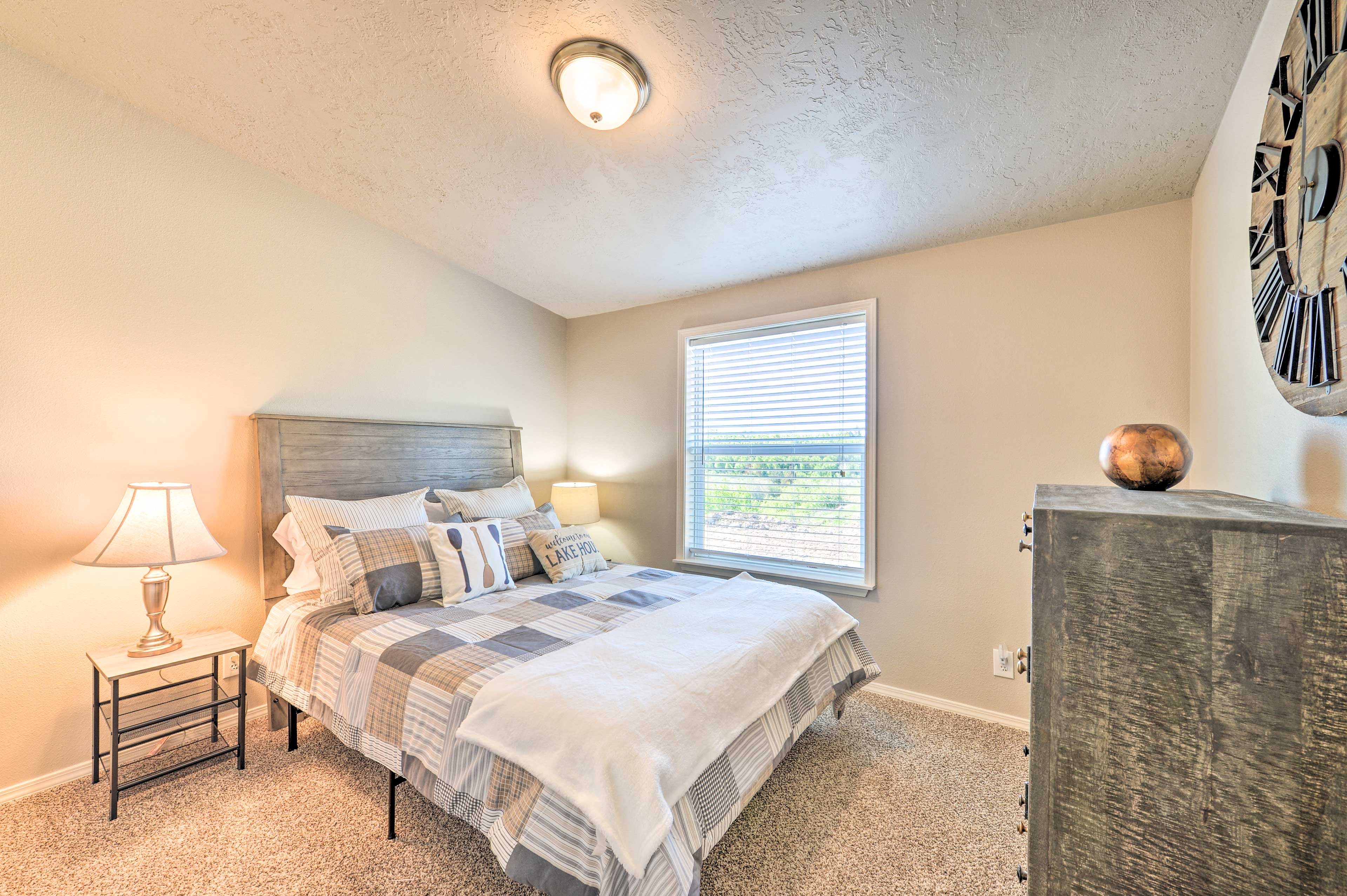 Bedroom 2 | Queen Bed