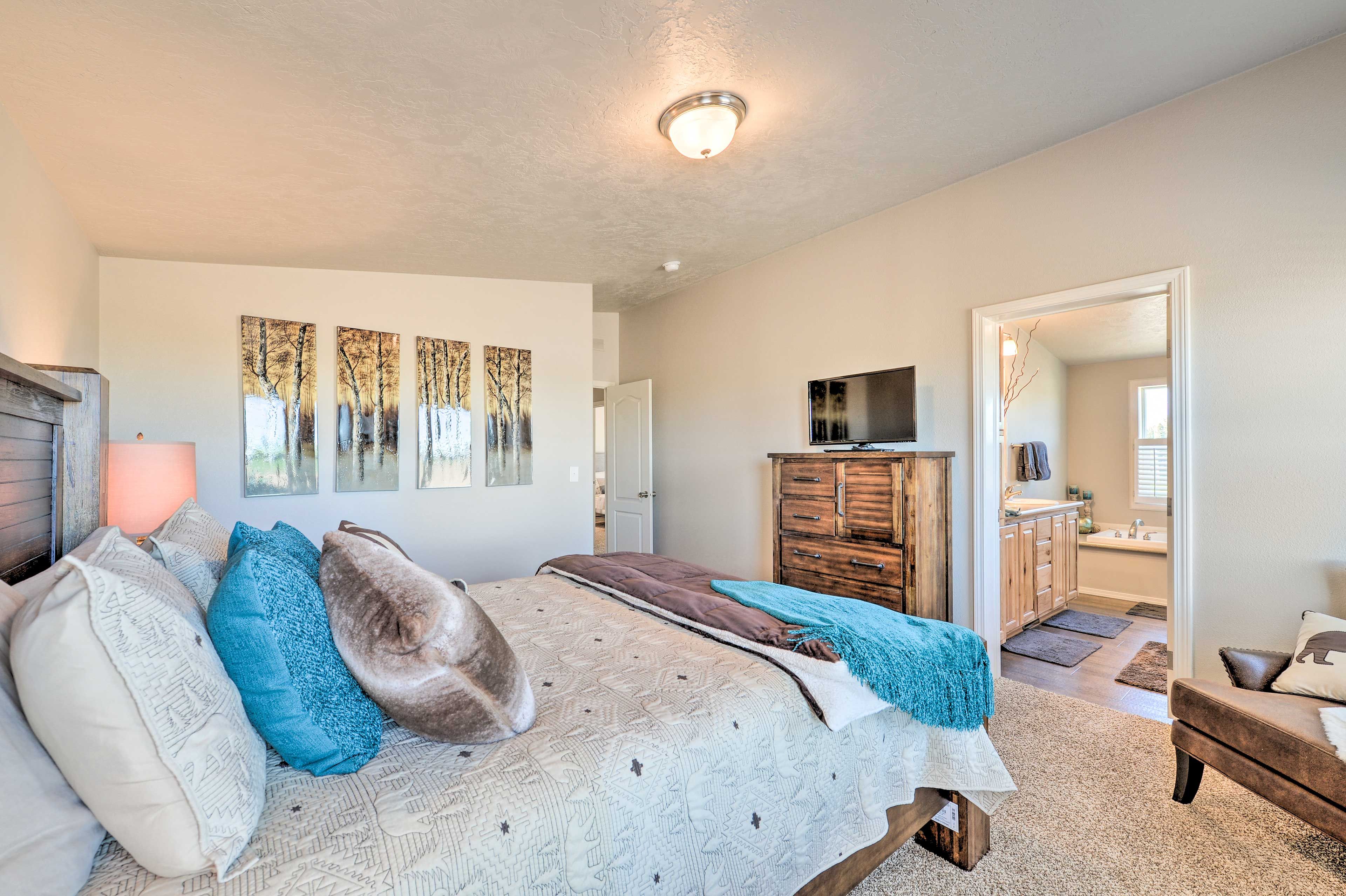 Bedroom 1 | Smart TV | En-Suite Bathroom
