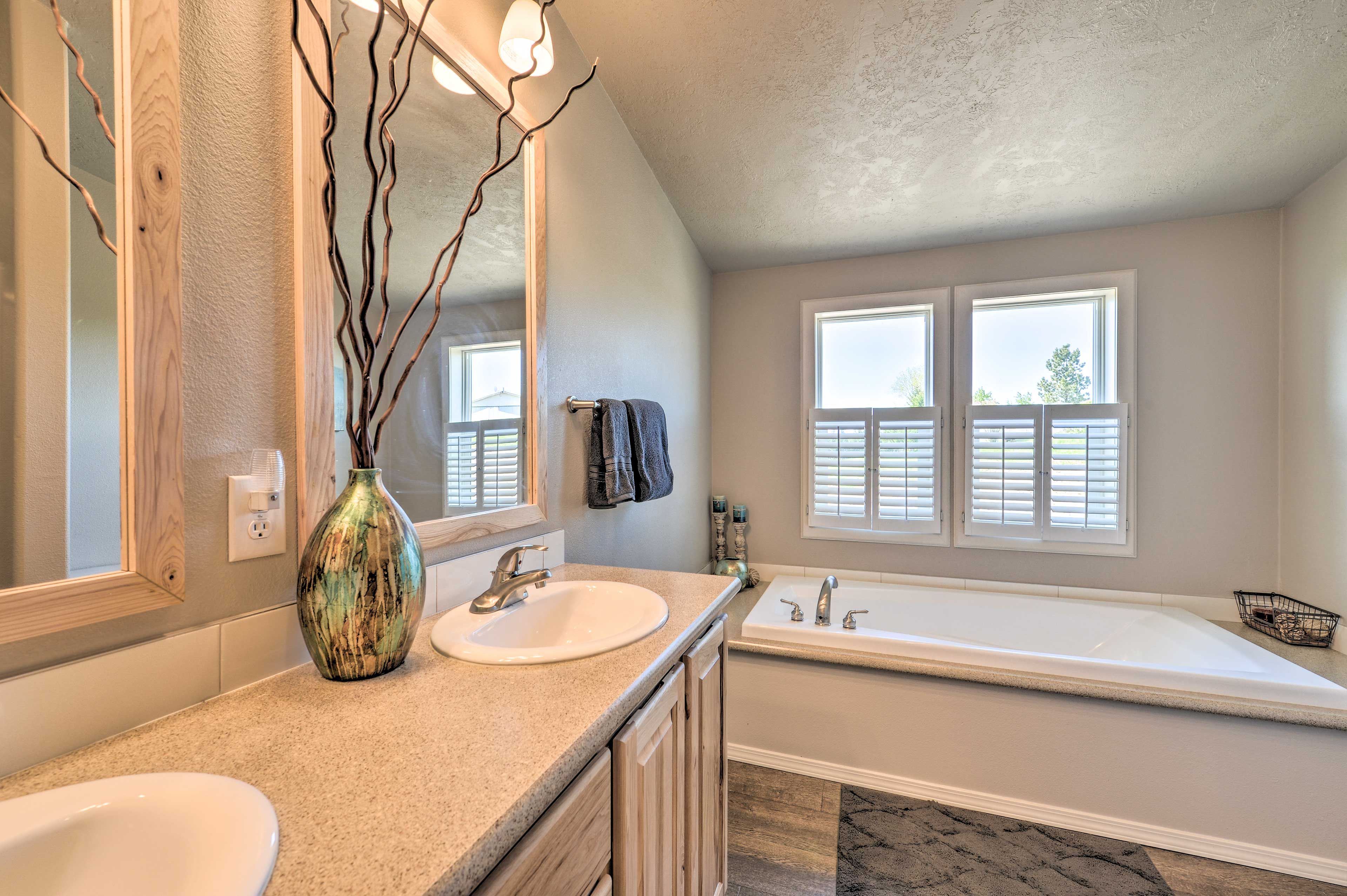 En-Suite Bathroom | Complimentary Toiletries