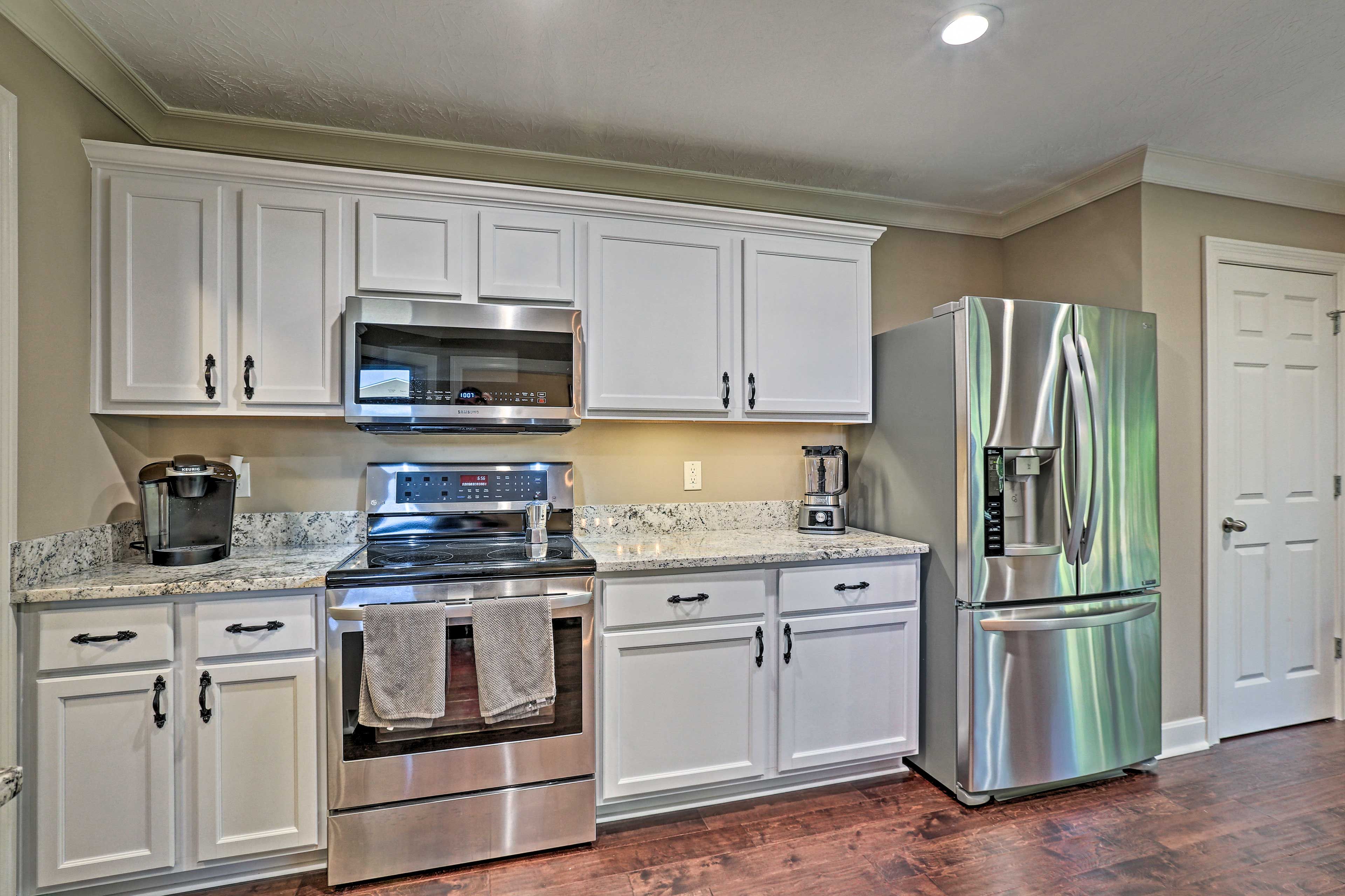 Kitchen | Keurig Coffee Maker | Ice Maker | Blender