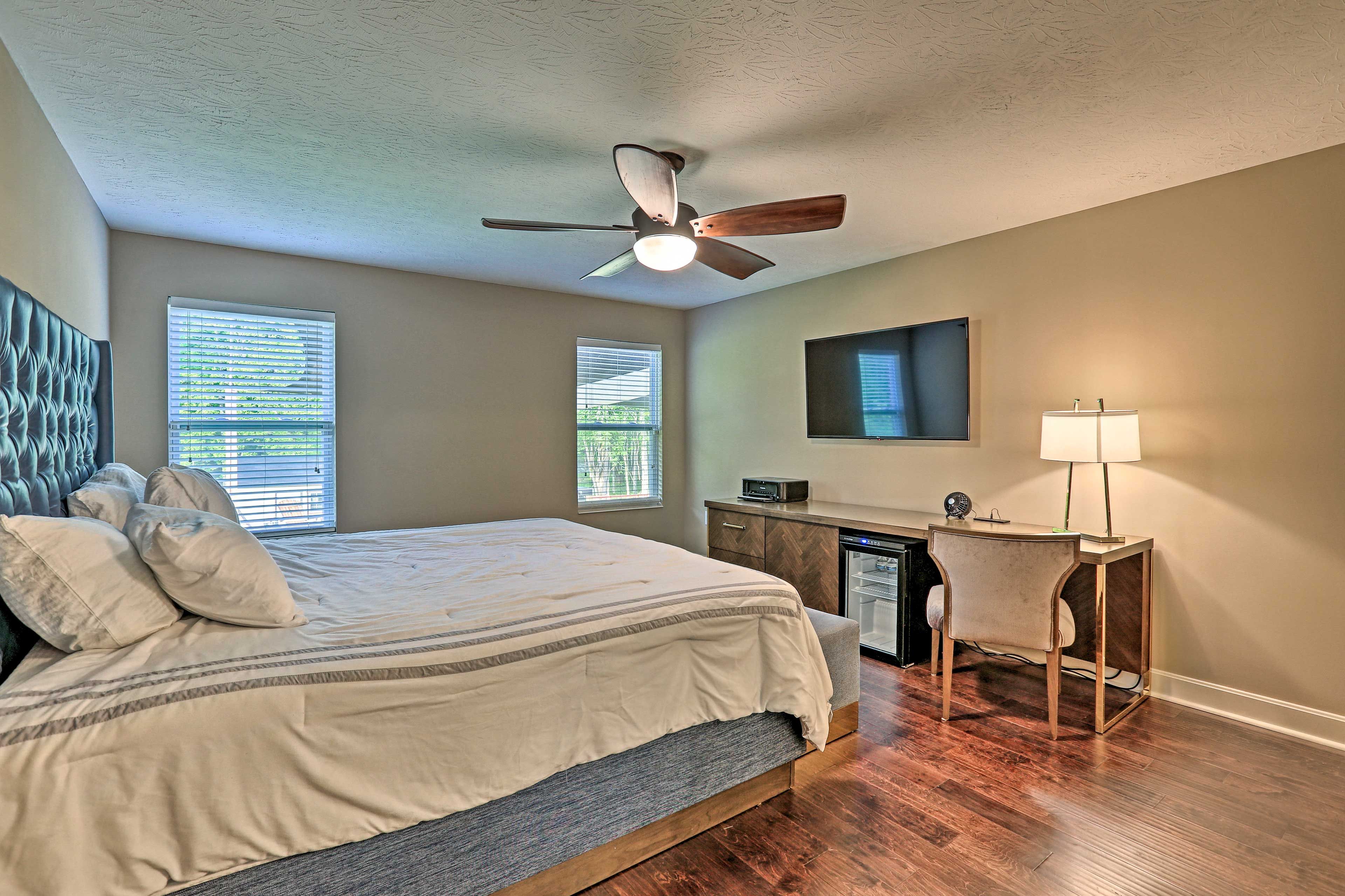 Bedroom 1 | Main Floor | King Bed | Linens Provided