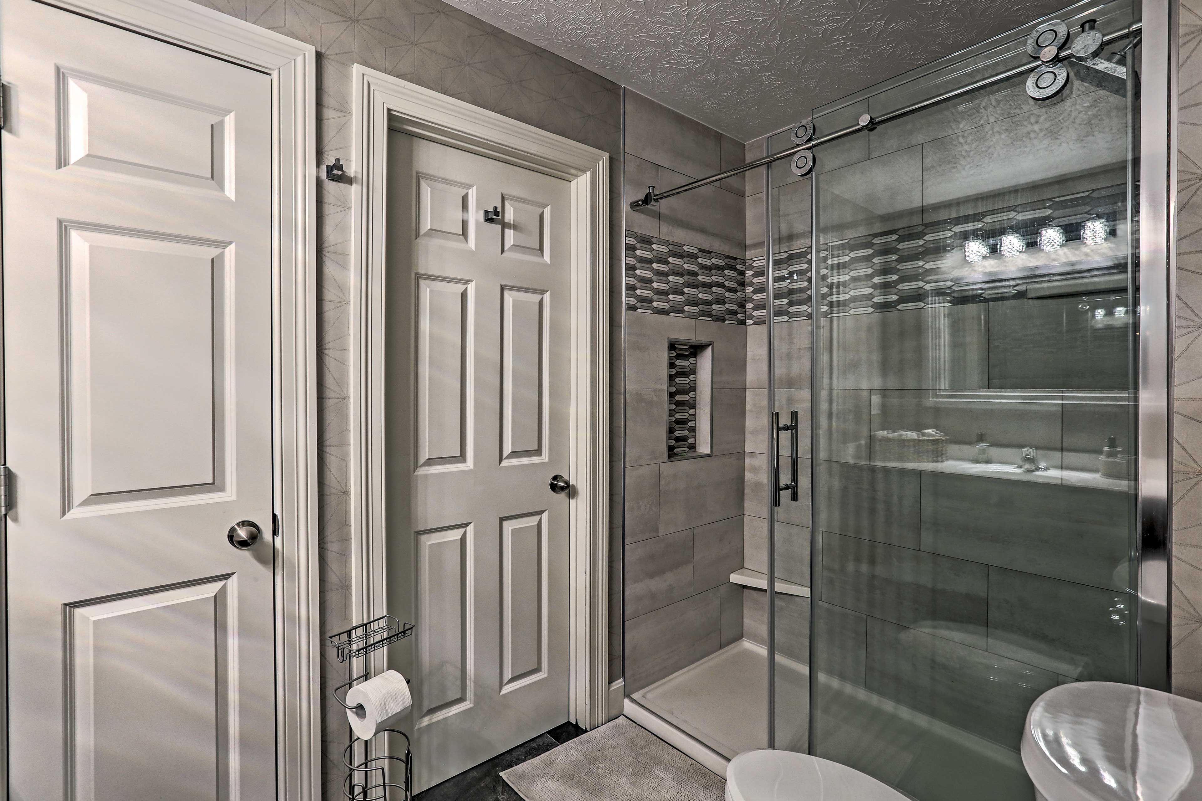 En-Suite Bathroom | Towels Provided