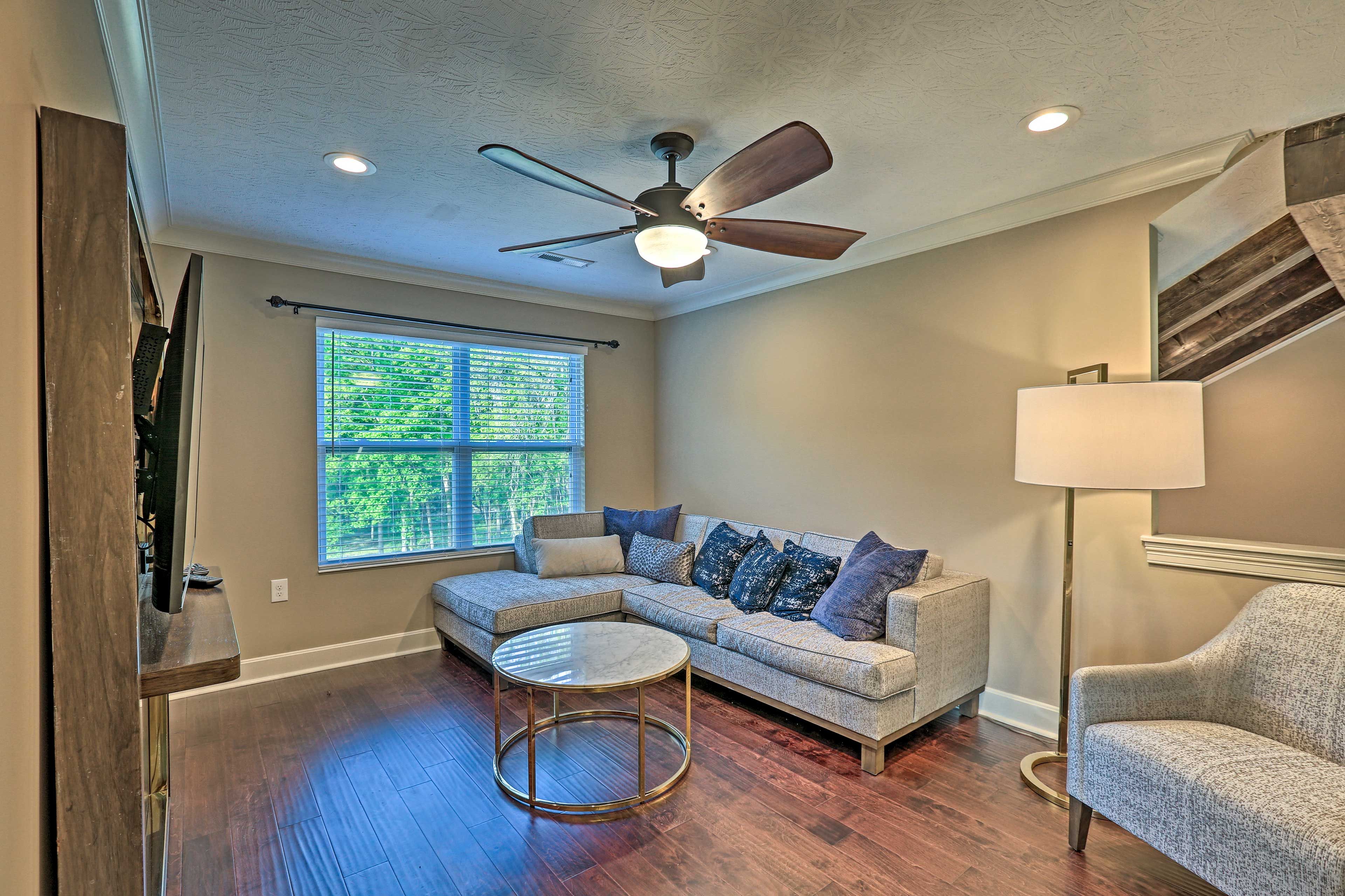 Family Room | Smart TV | Sleeper Sofa