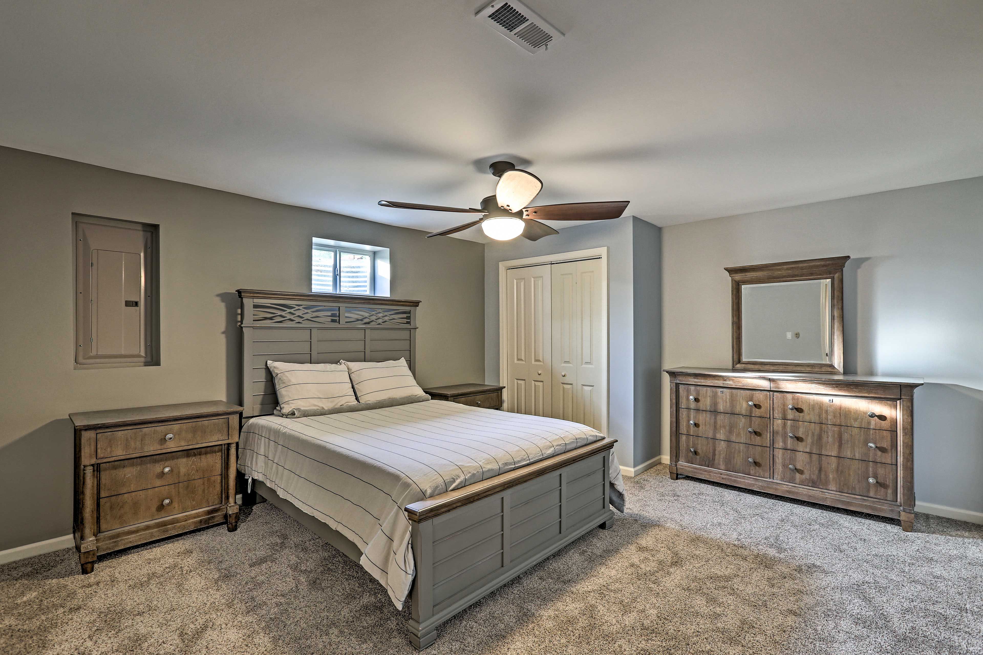 Bedroom 5 | Downstairs | Queen Bed