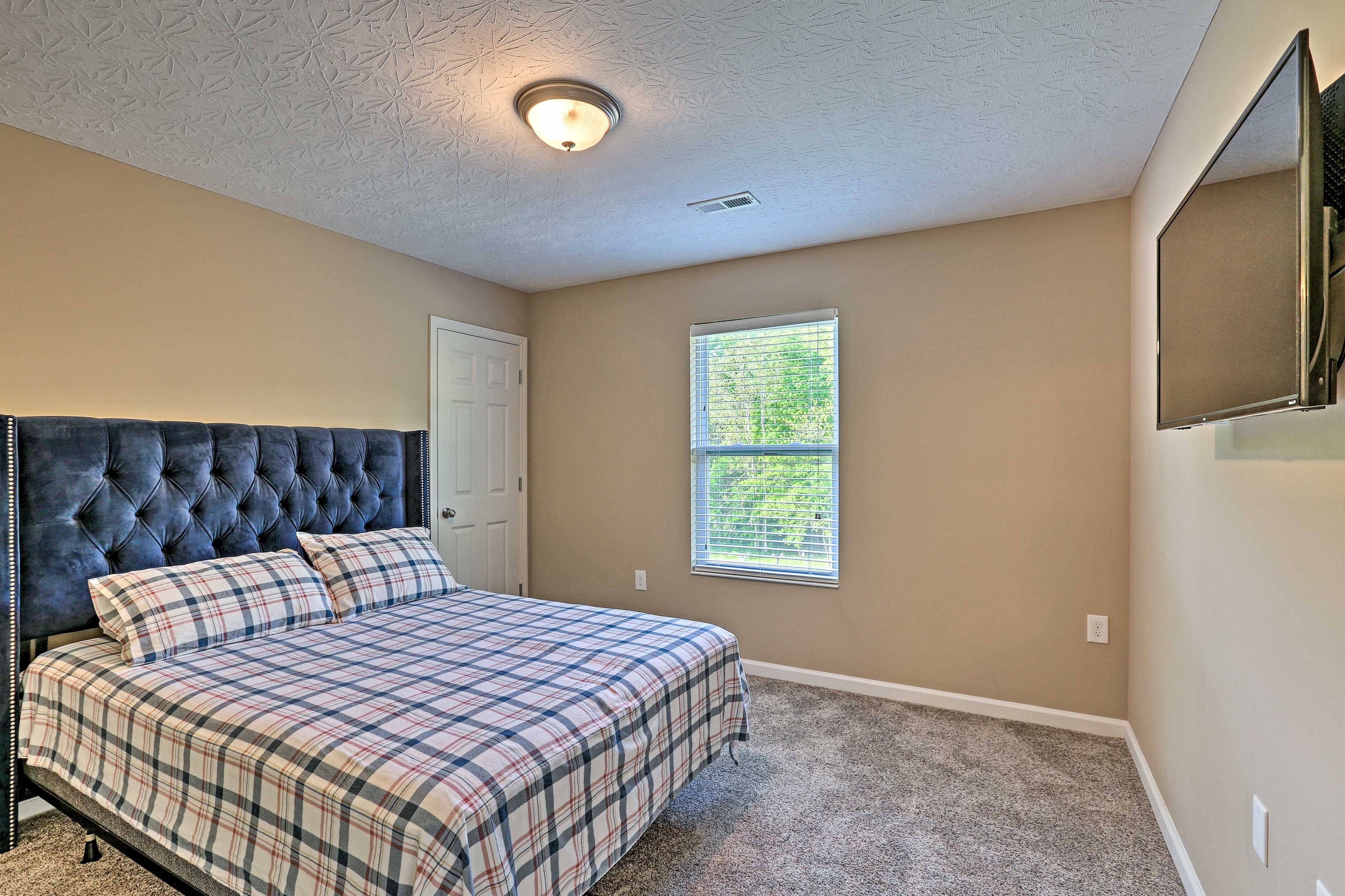 Bedroom 2 | 2nd Floor | Queen Bed