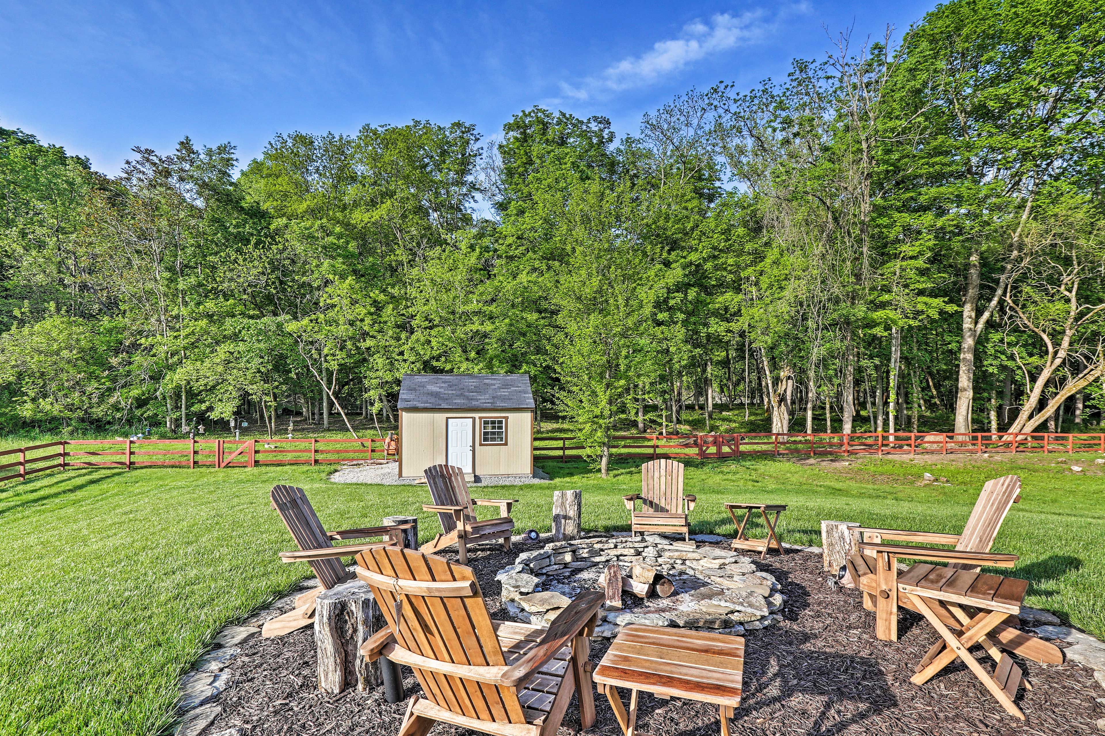 Private Yard | Wood-Burning Fire Pit