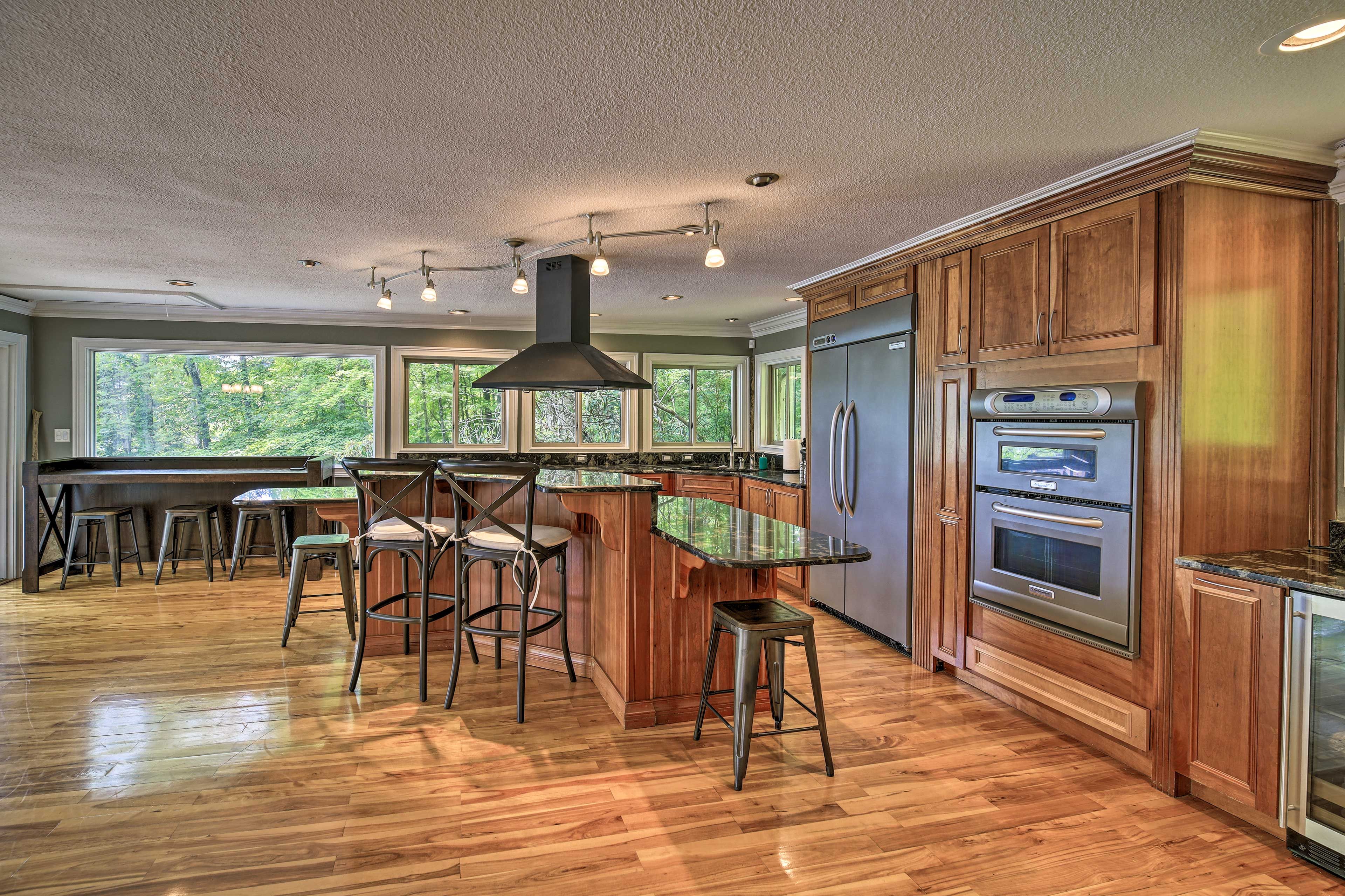 Fully Equipped Kitchen | Upper Level | Stainless Steel Appliances