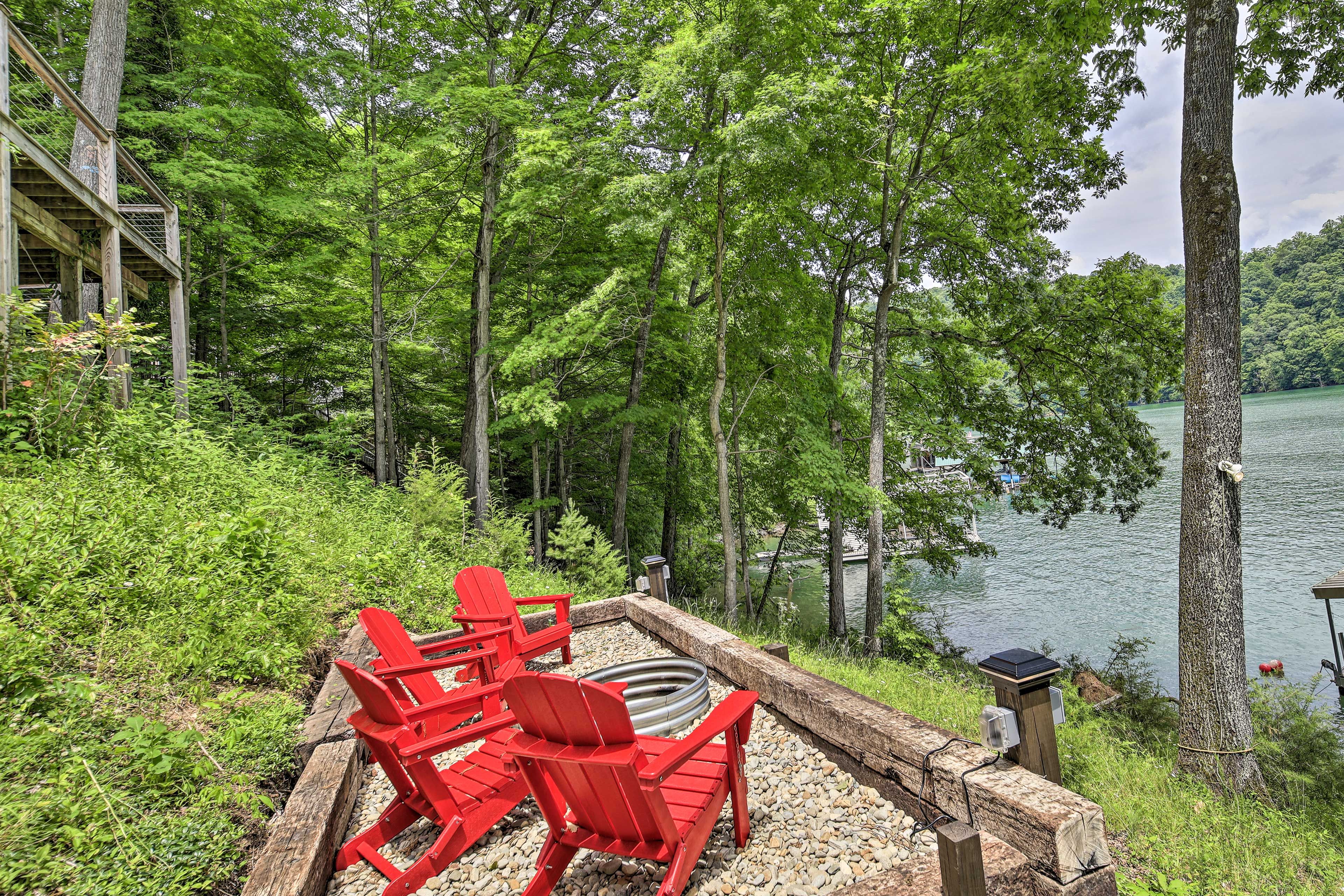 House Exterior | Wood-Burning Fire Pit
