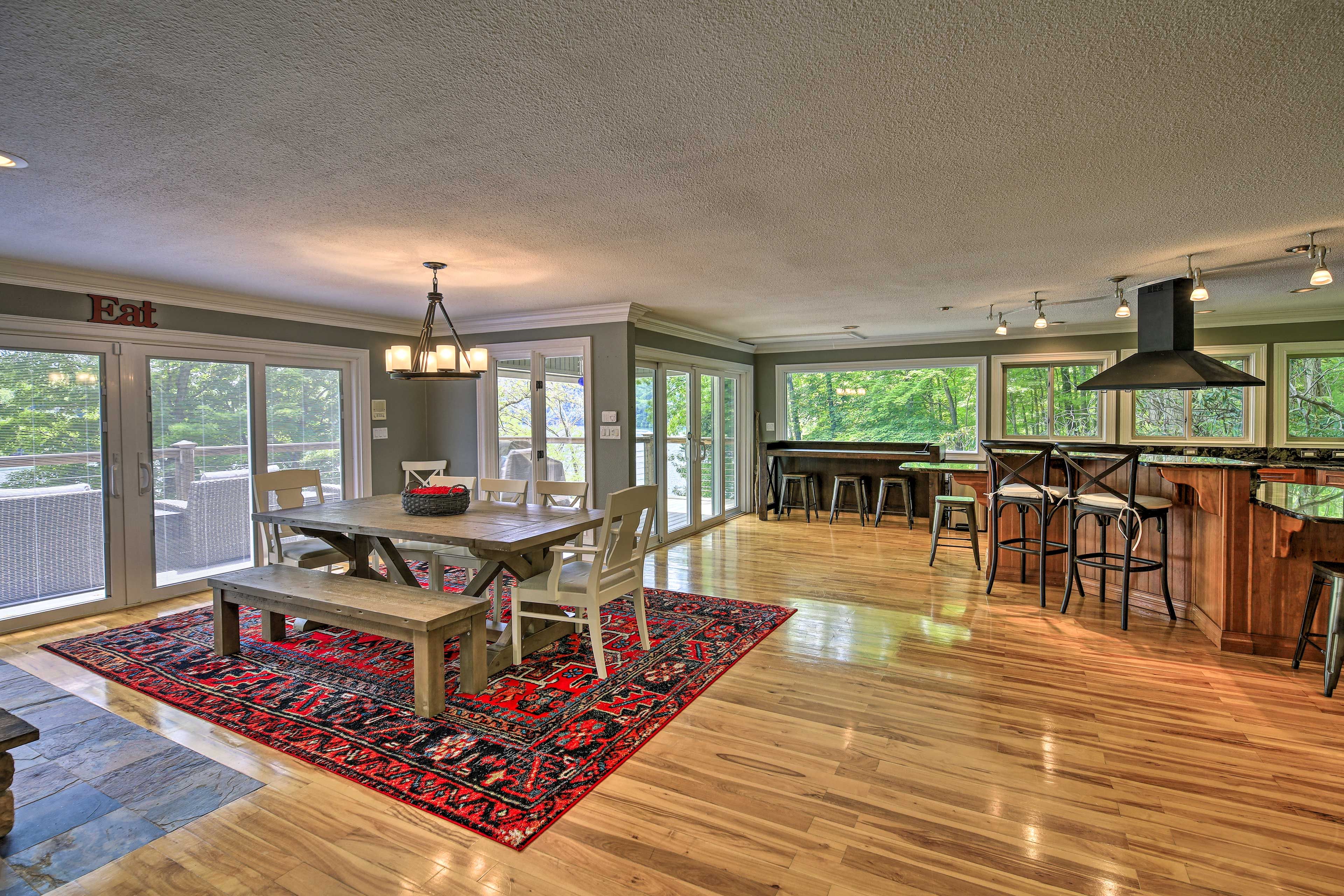 Dining Area | Dishware/Flatware Available | High Chair