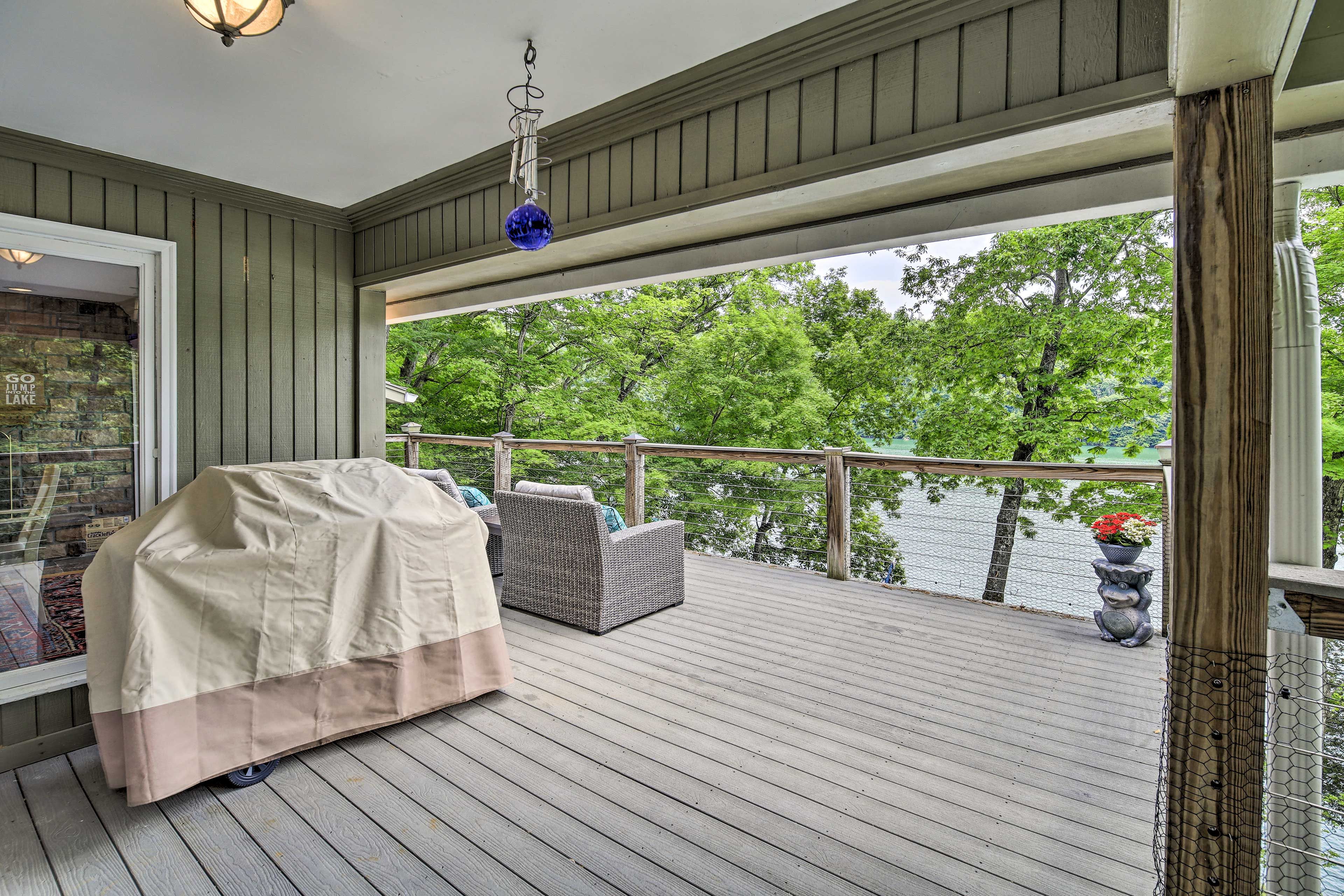 Deck | Upper Level | Gas Grill