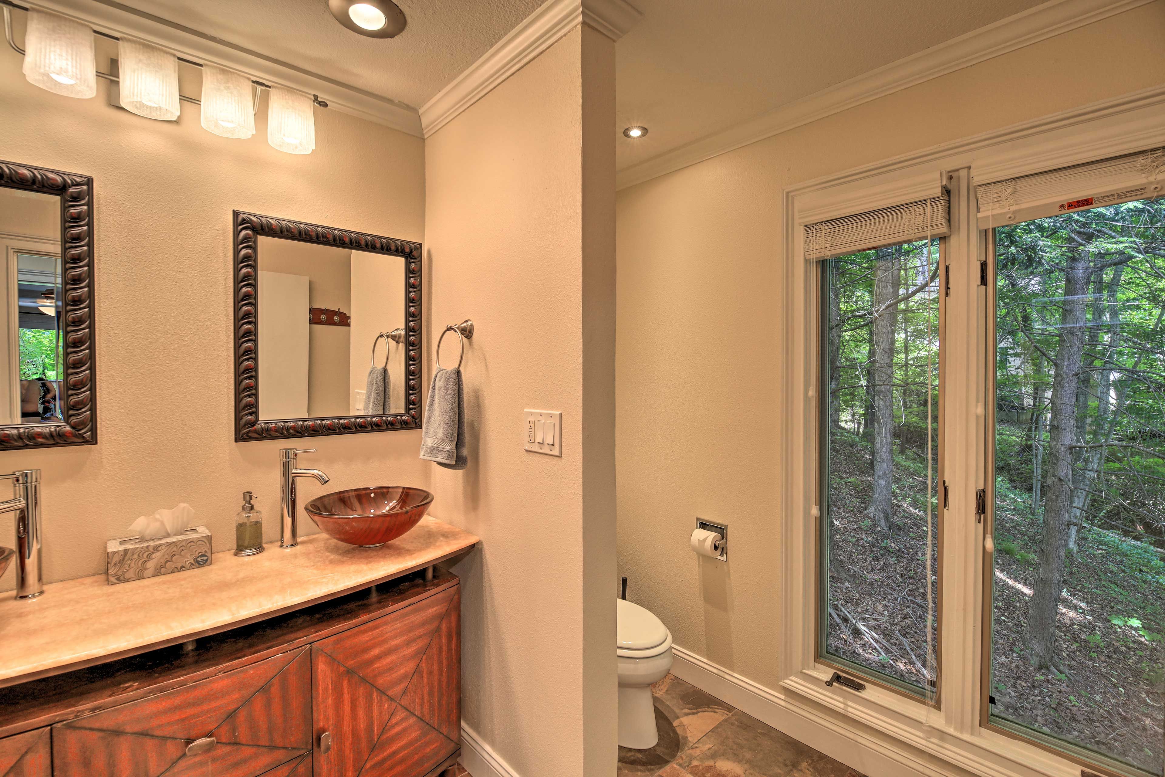 En-Suite Bathroom | Linens & Towels Provided