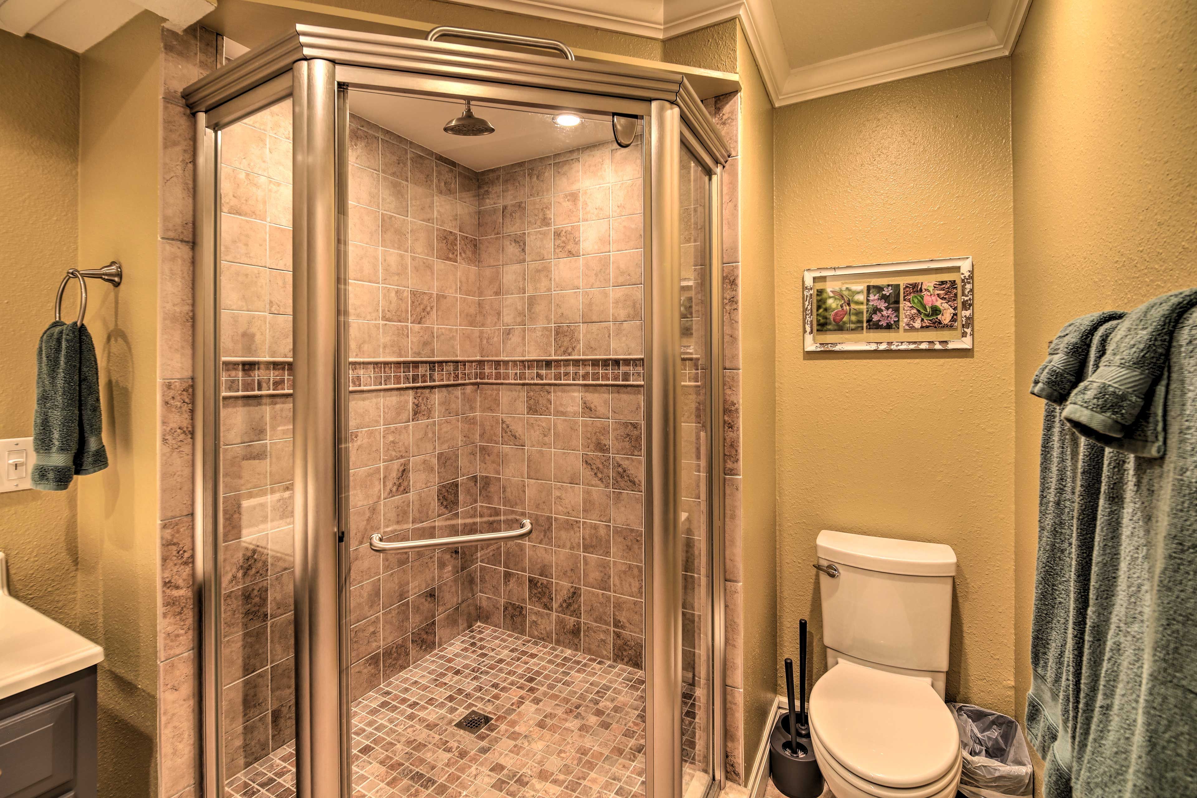 En-Suite Bathroom | Complimentary Toiletries