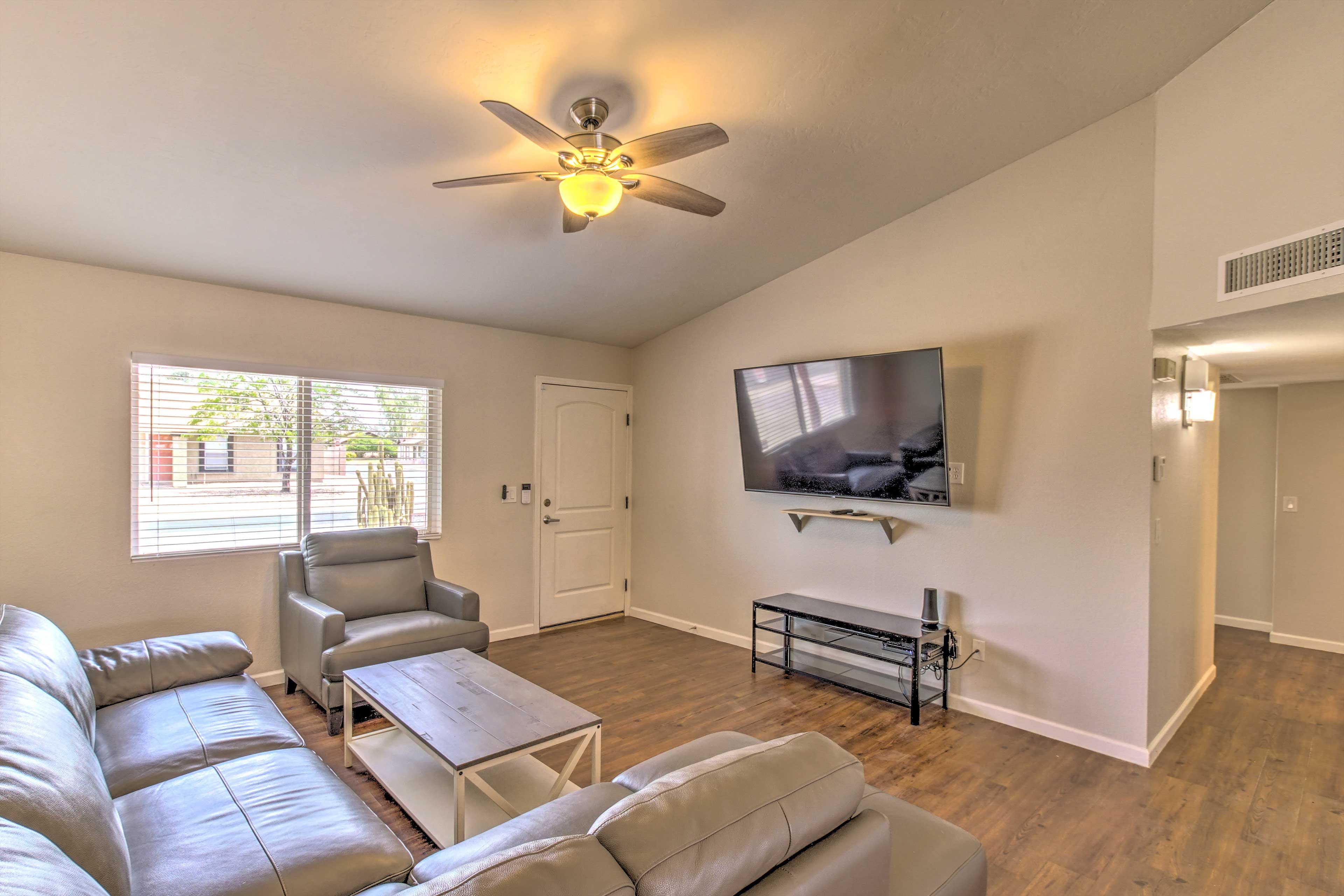 Living Room | Free WiFi | Central A/C