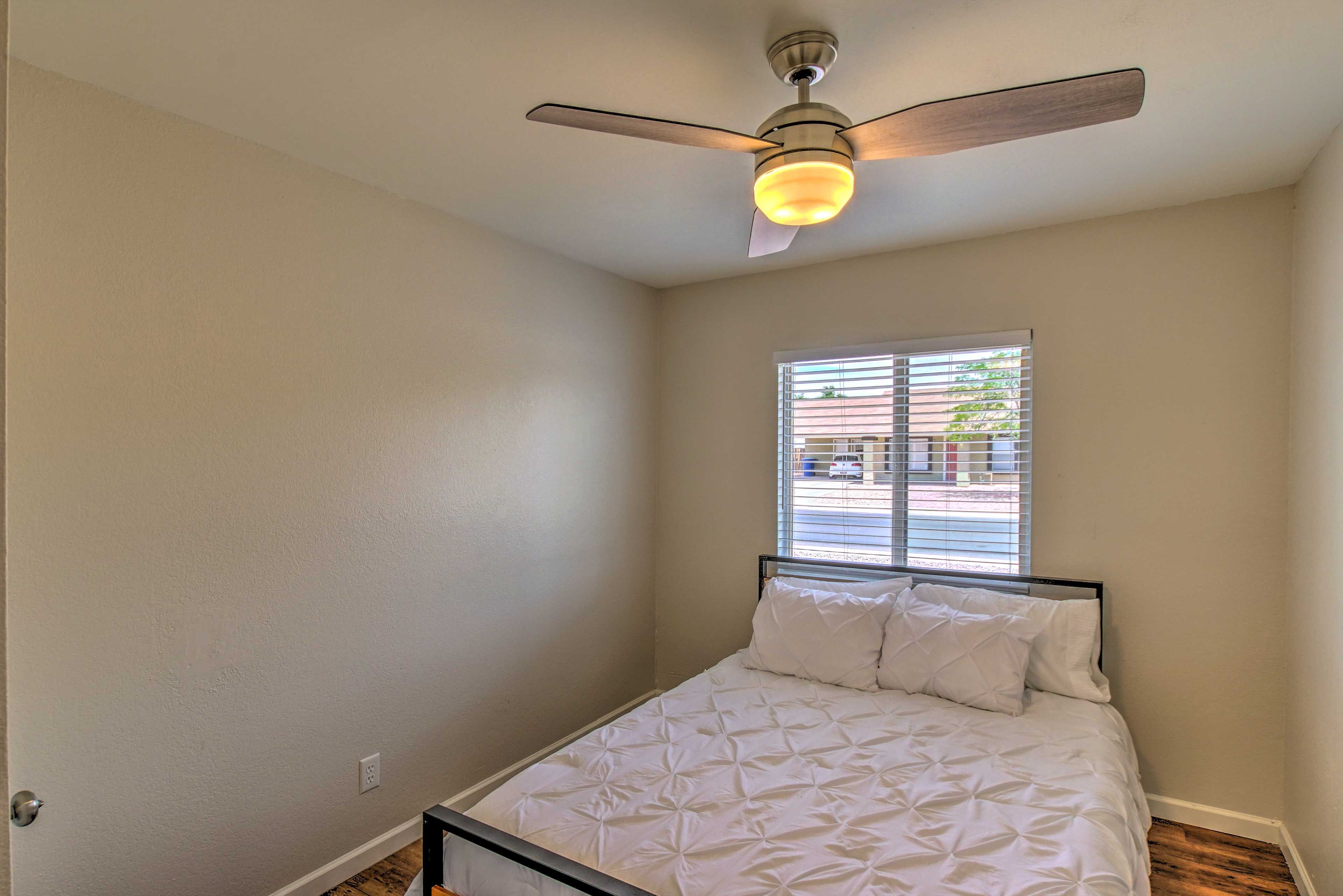 Bedroom 2 | Queen Bed