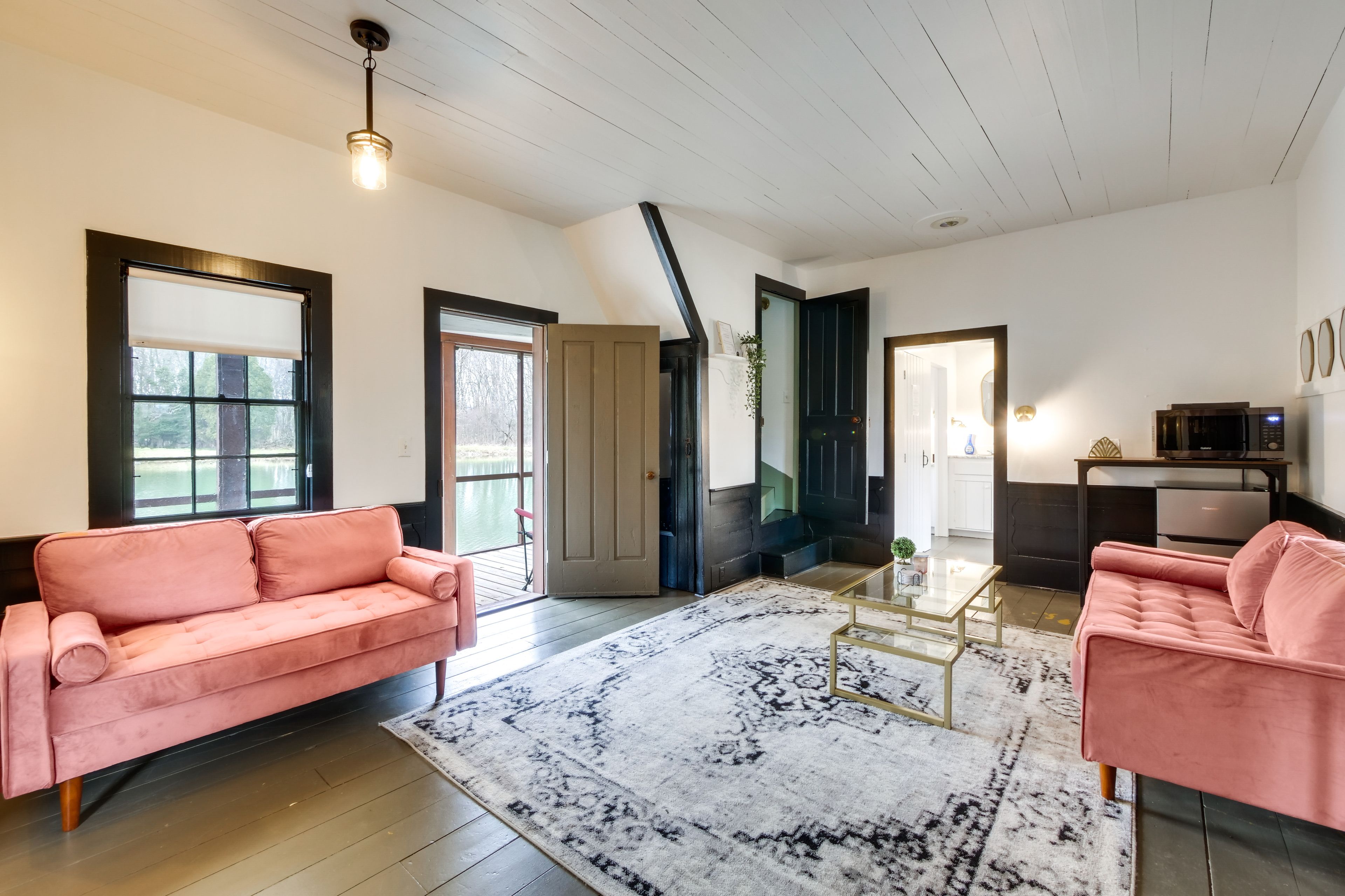 Living Room | Main Level | A/C | Central Heating | Microwave | Mini-Fridge