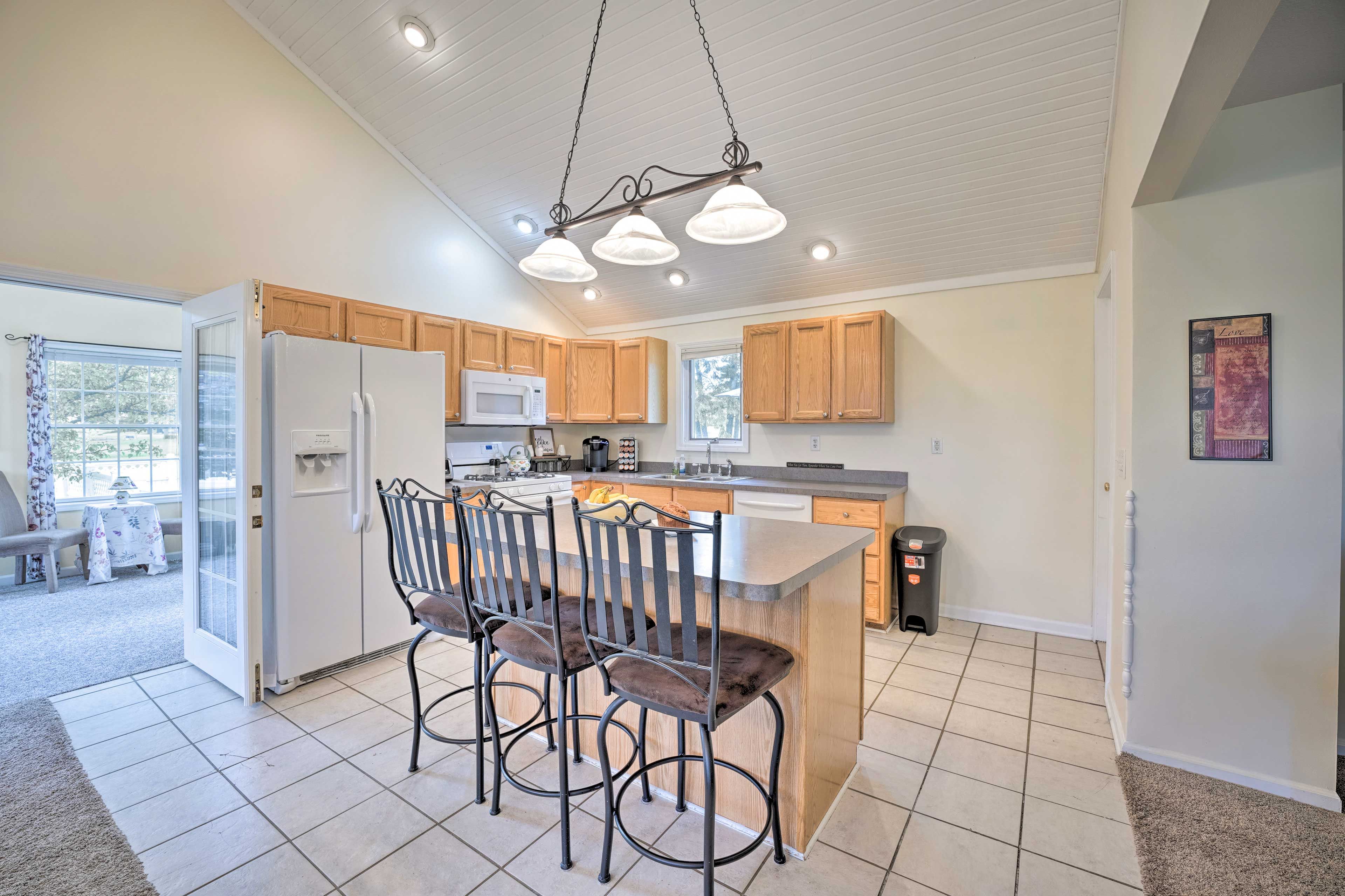 Fully Equipped Kitchen | Main House | Keurig Coffee Maker | Cooking Basics