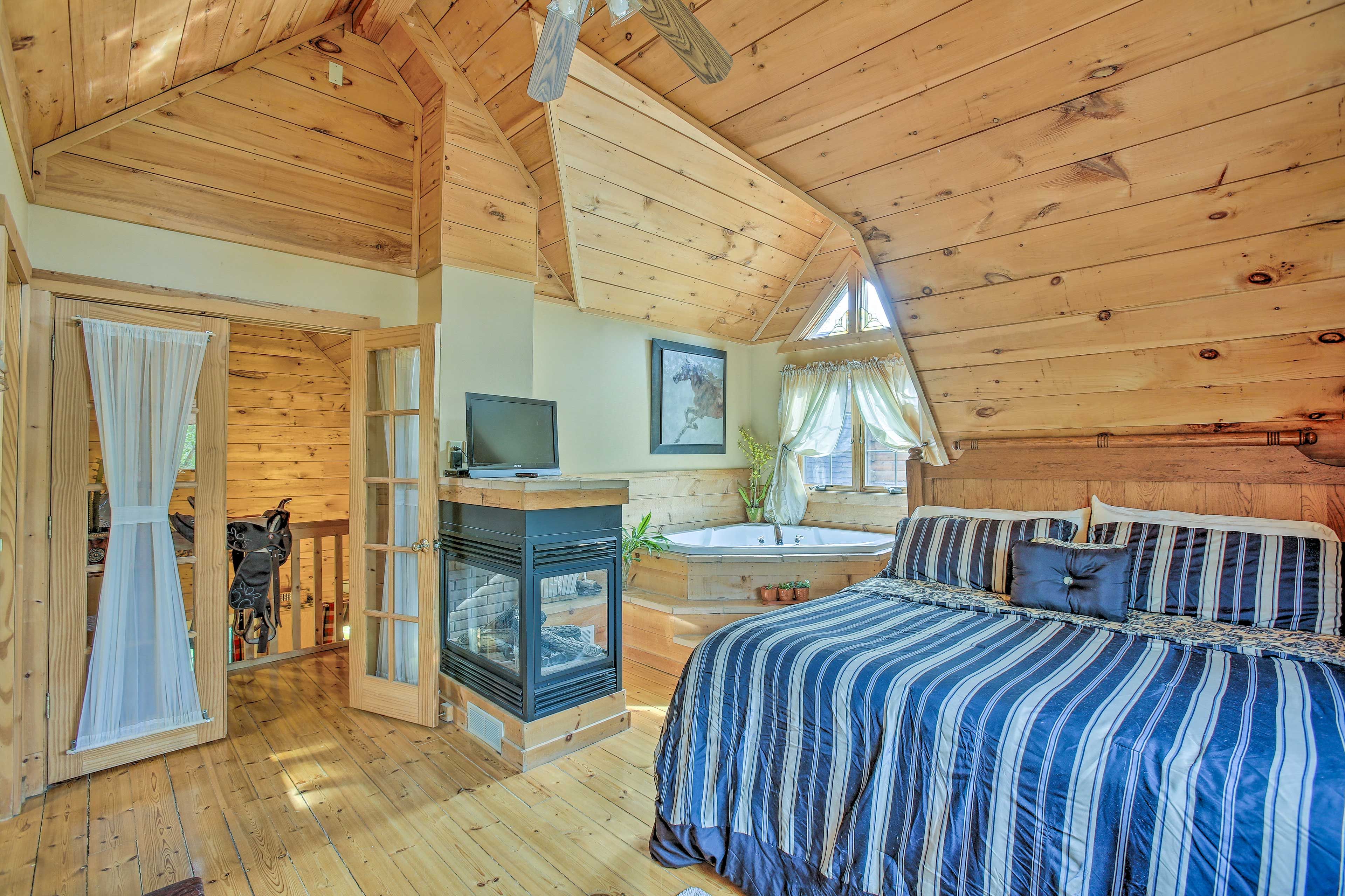 Bedroom 3 | Gas Fireplace | Cable TV