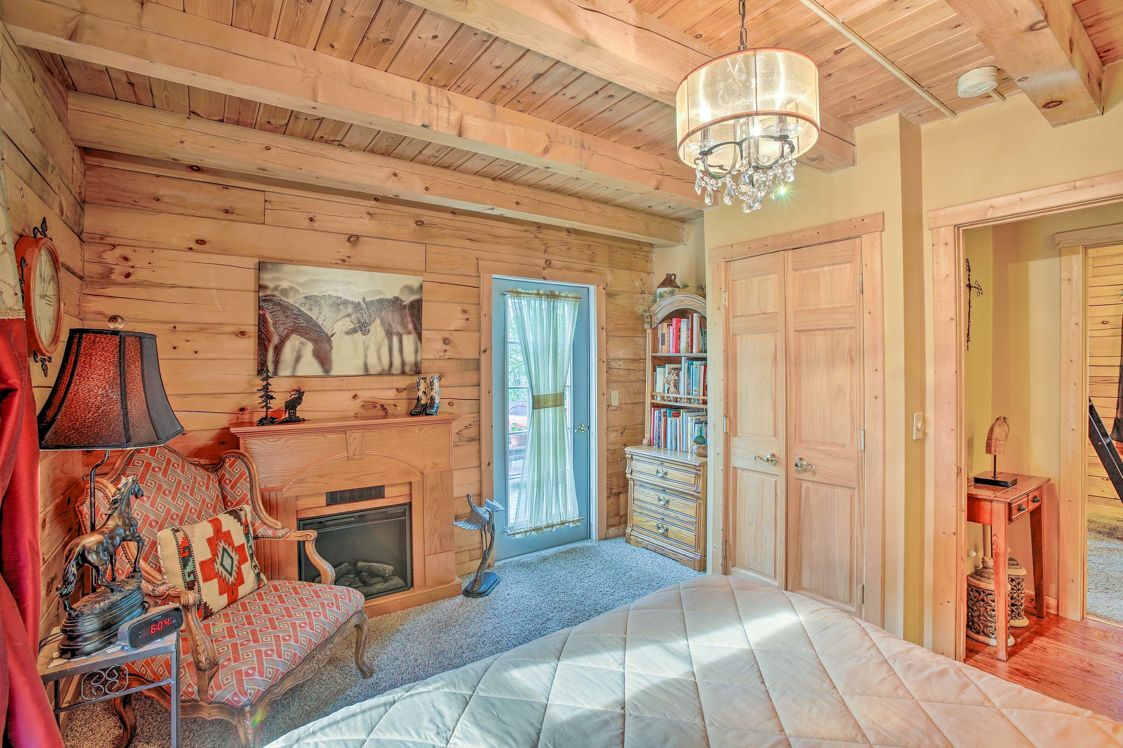 Bedroom 1 | Books & Board Games