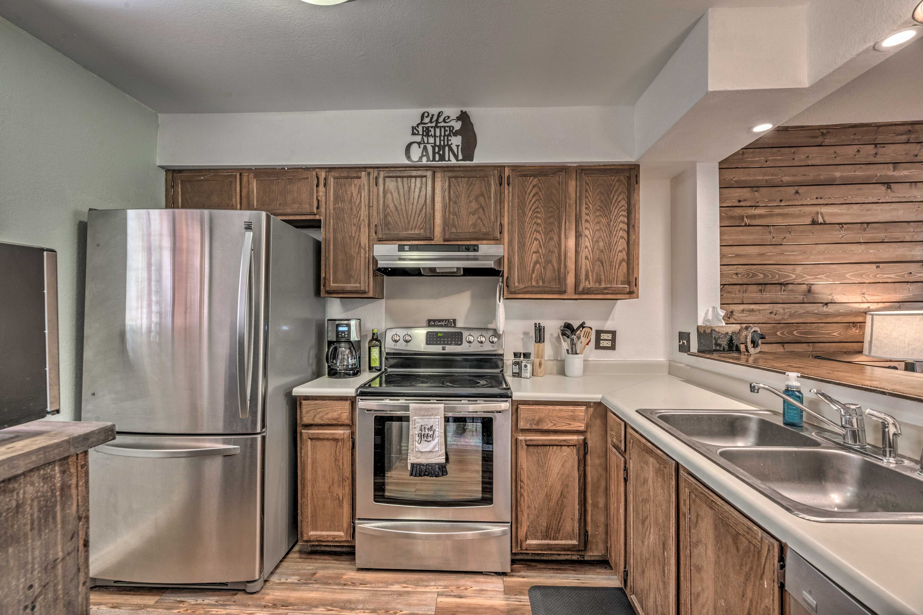 Fully Equipped Kitchen | Drip Coffee Maker | Cooking Basics | Knife Set