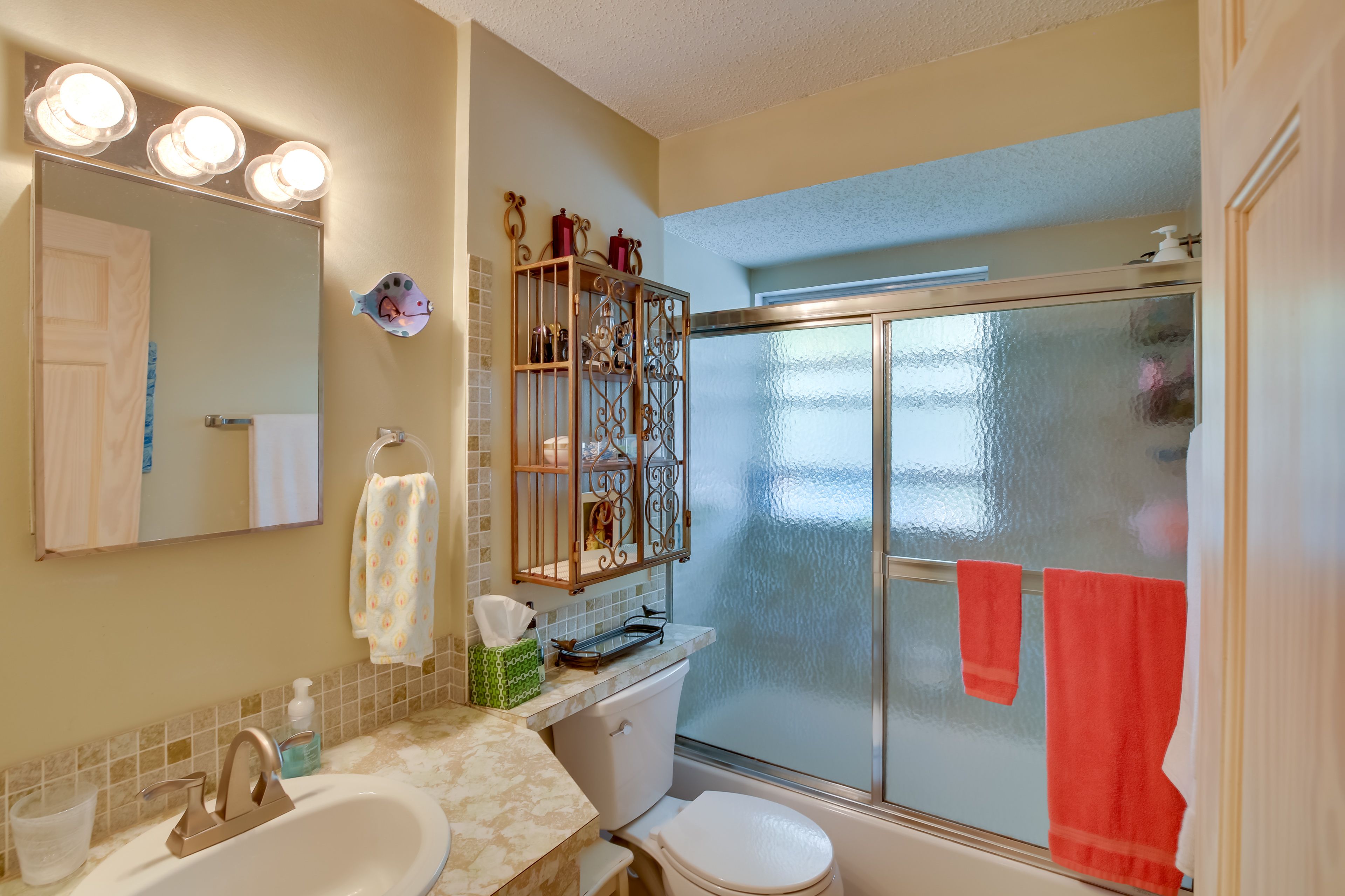 Full Bathroom | Complimentary Toiletries