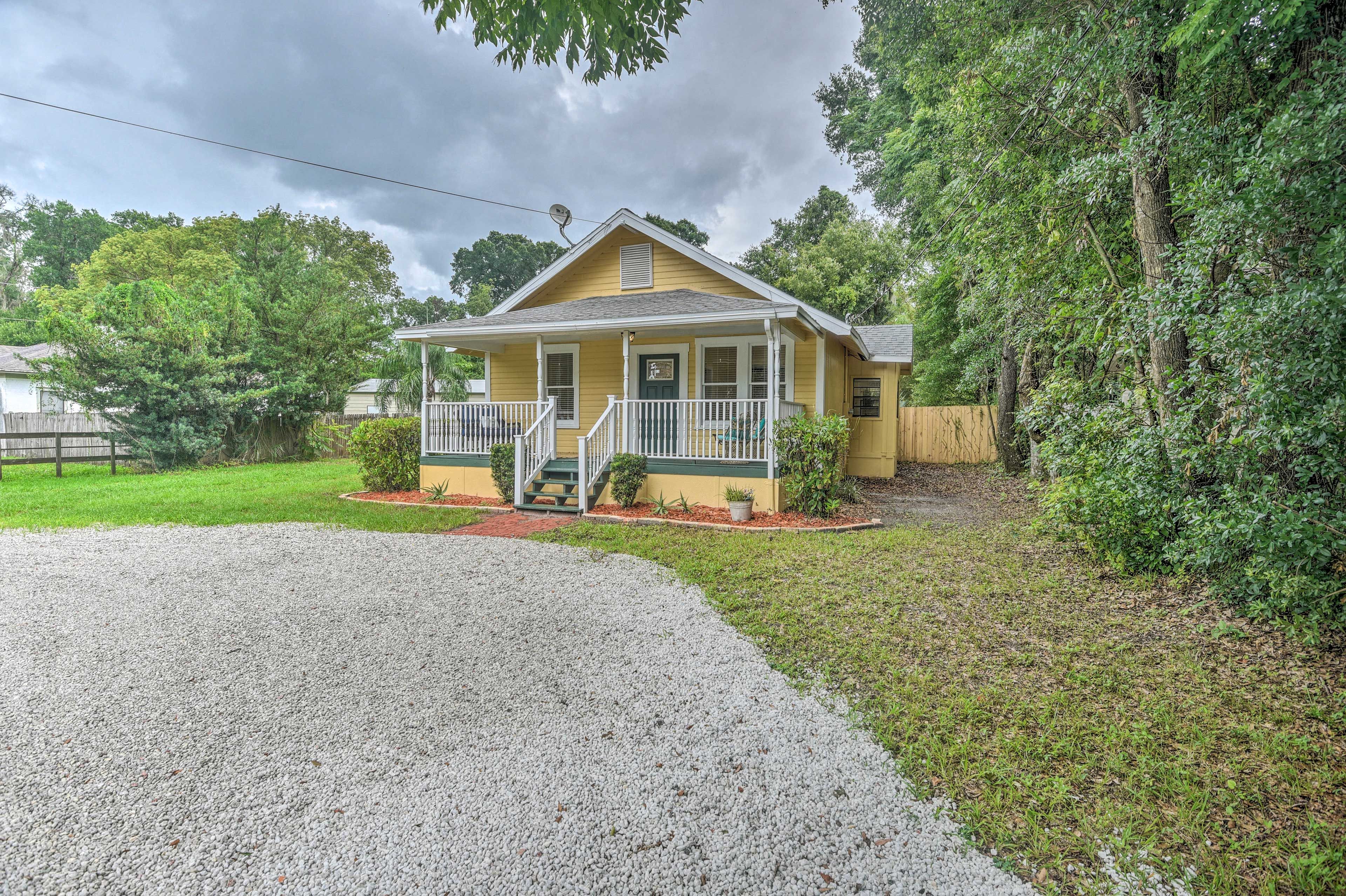Property Exterior | Driveway (3 Vehicles)