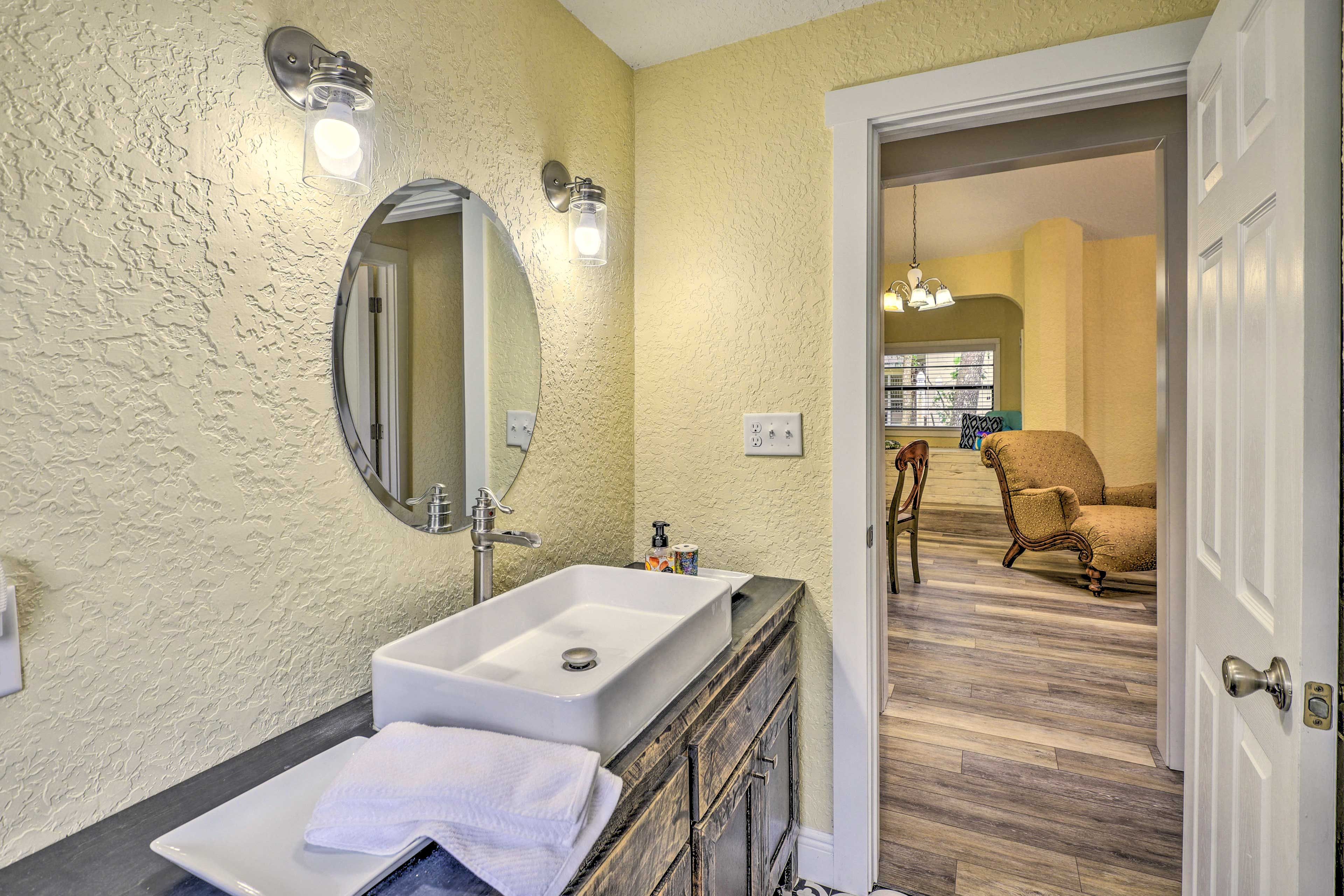 Full Bathroom | 1st Floor