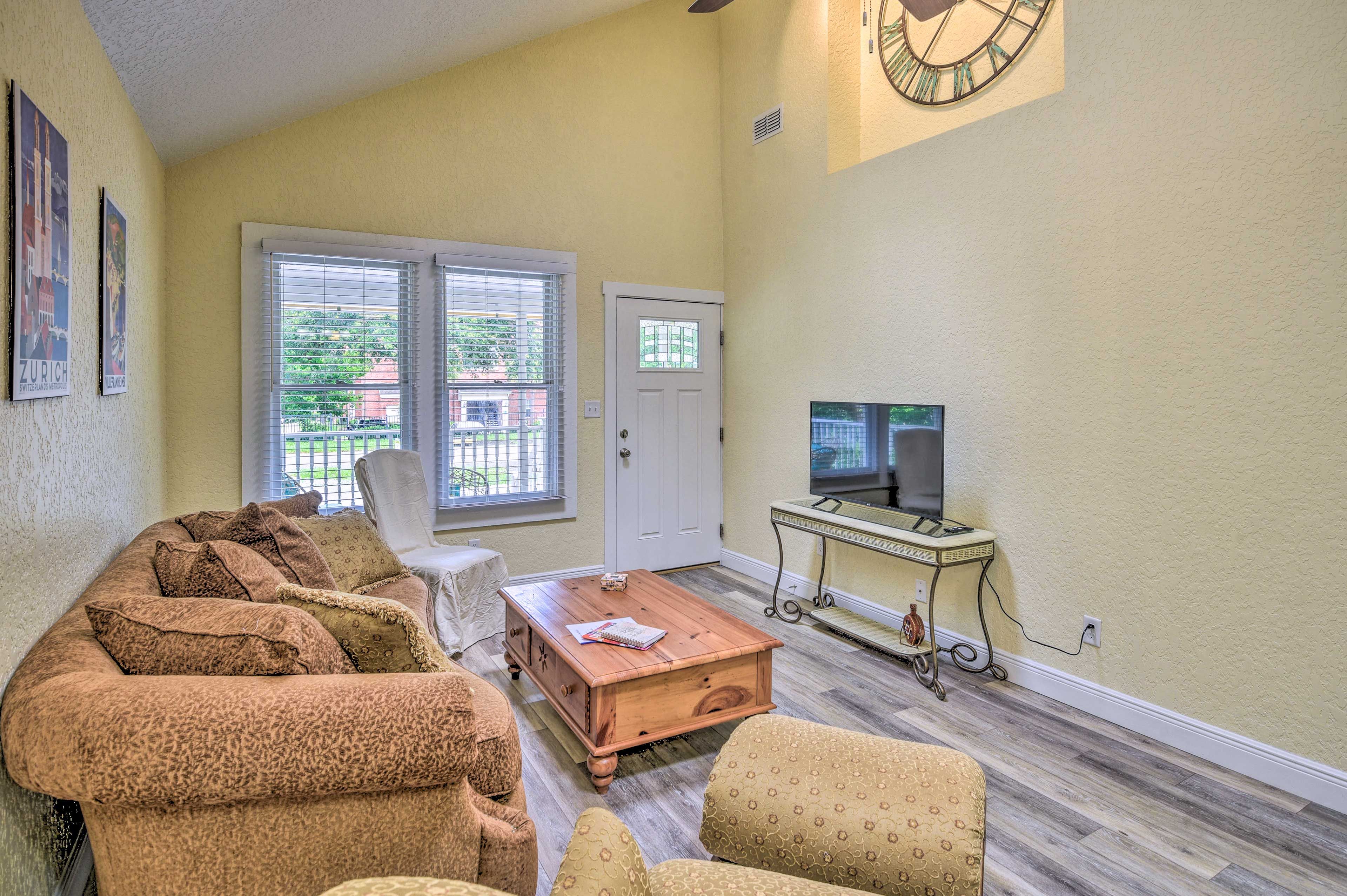 Living Room | Smart TV