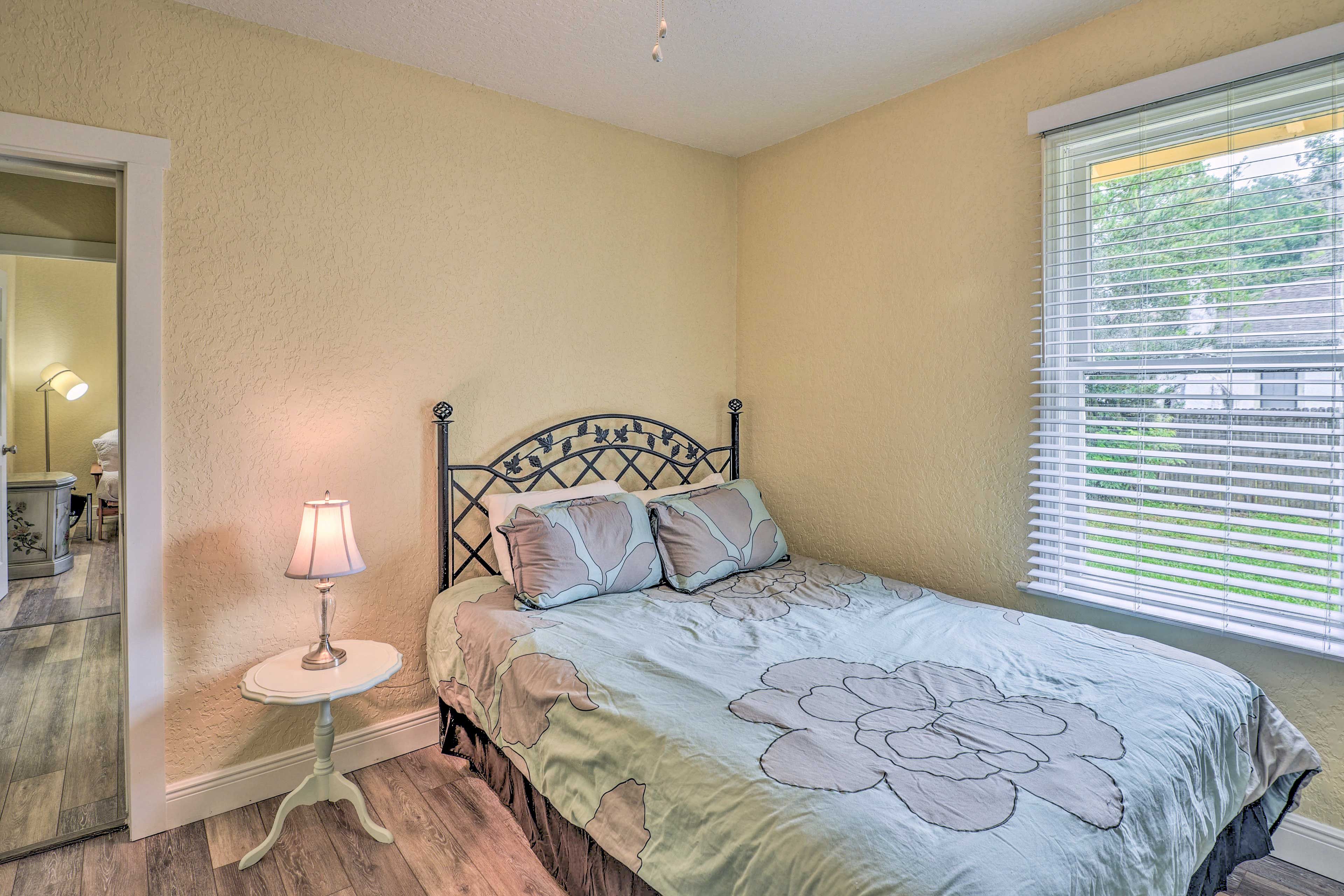 Bedroom 2 | Queen Bed | 1st Floor | Steps Required