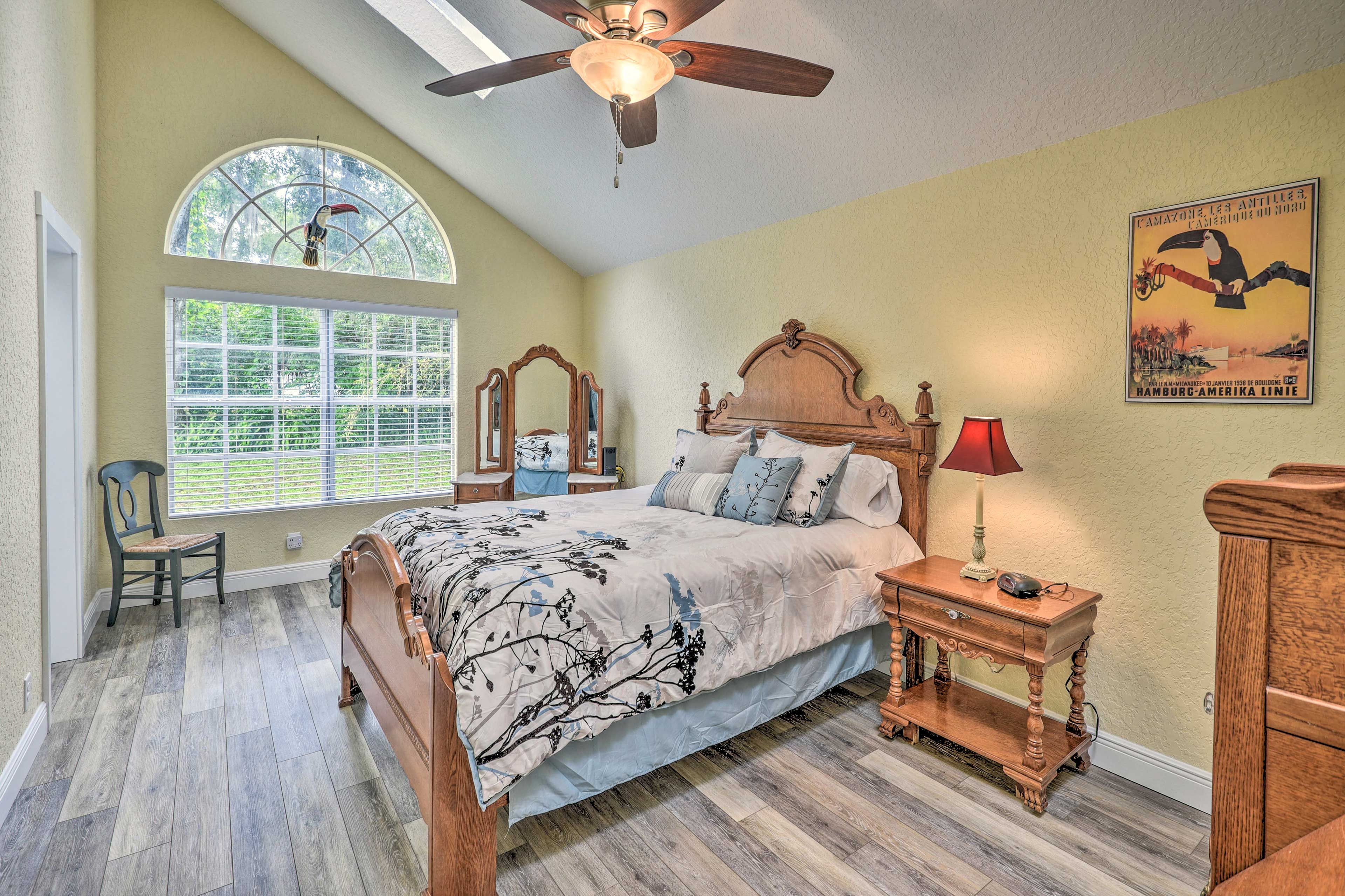 Bedroom 1 | Queen Bed | 1st Floor | Steps Required