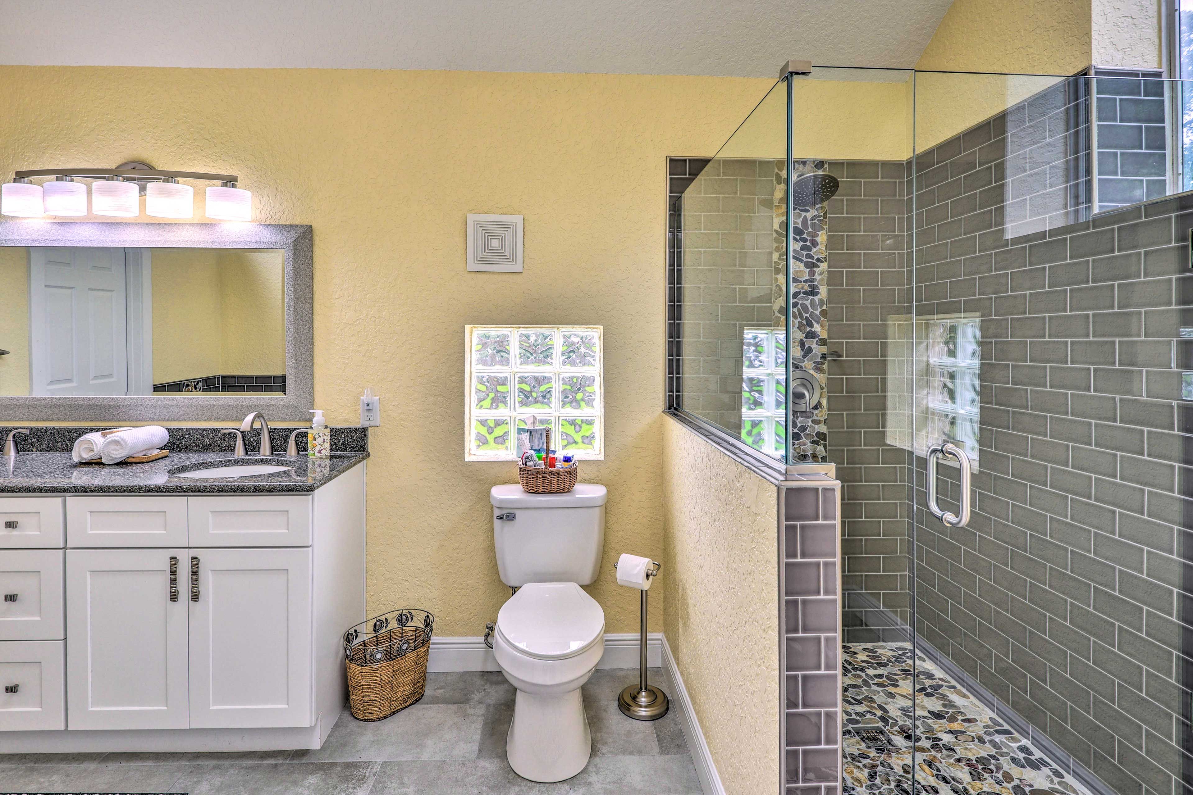 En-Suite Bath | 1st Floor