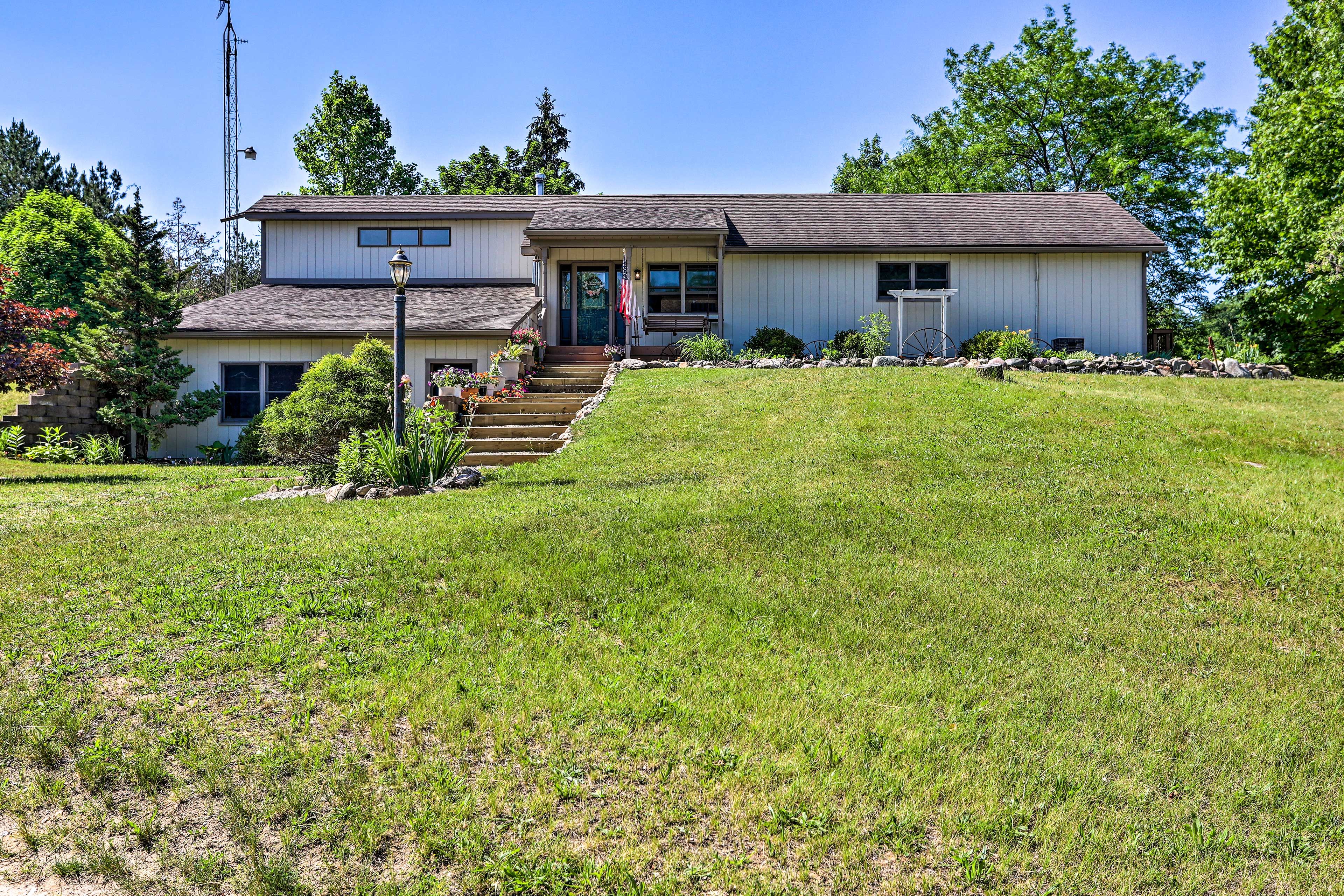 Main House Exterior | Driveway (4 Vehicles)
