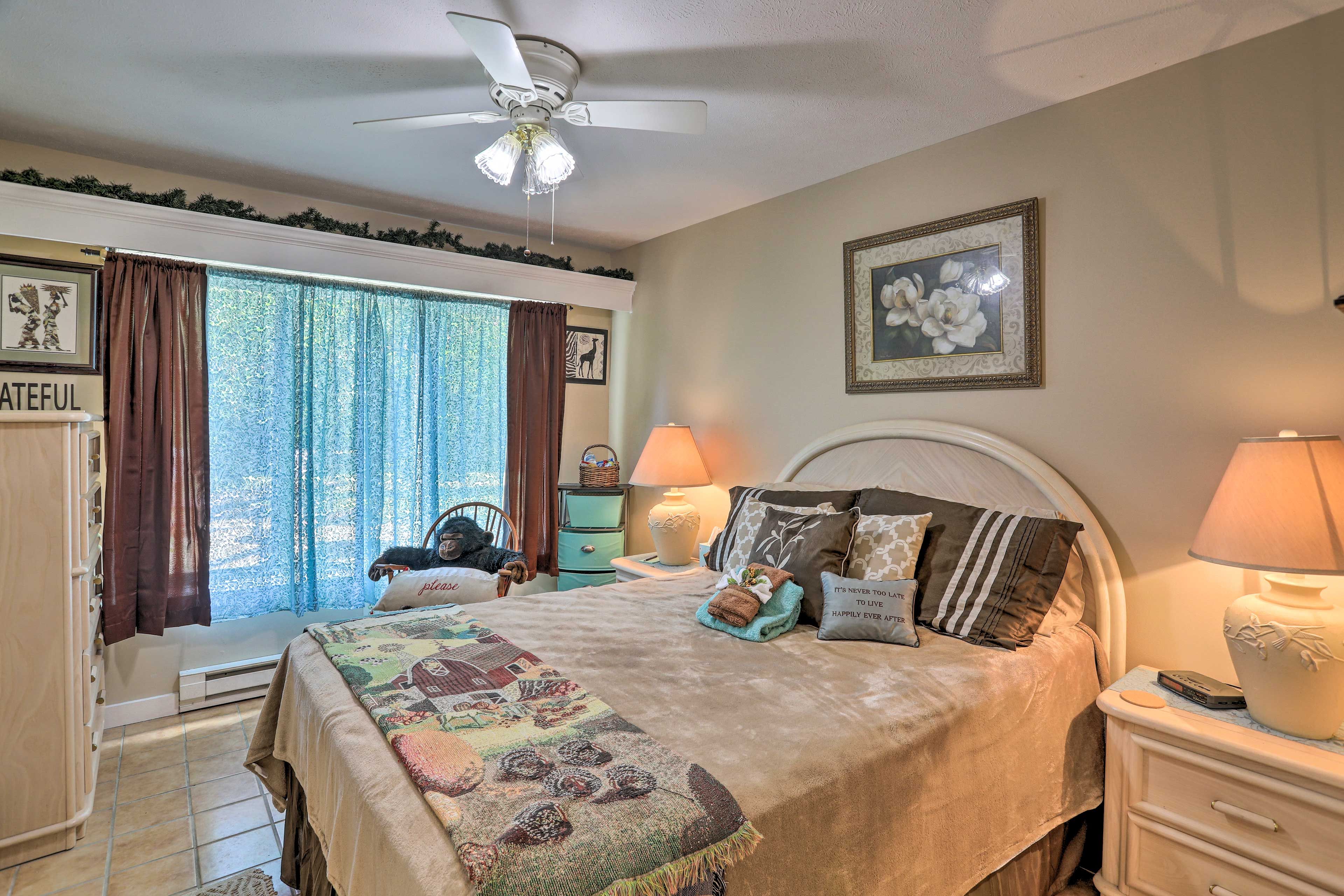 Bedroom 3 | Queen Bed