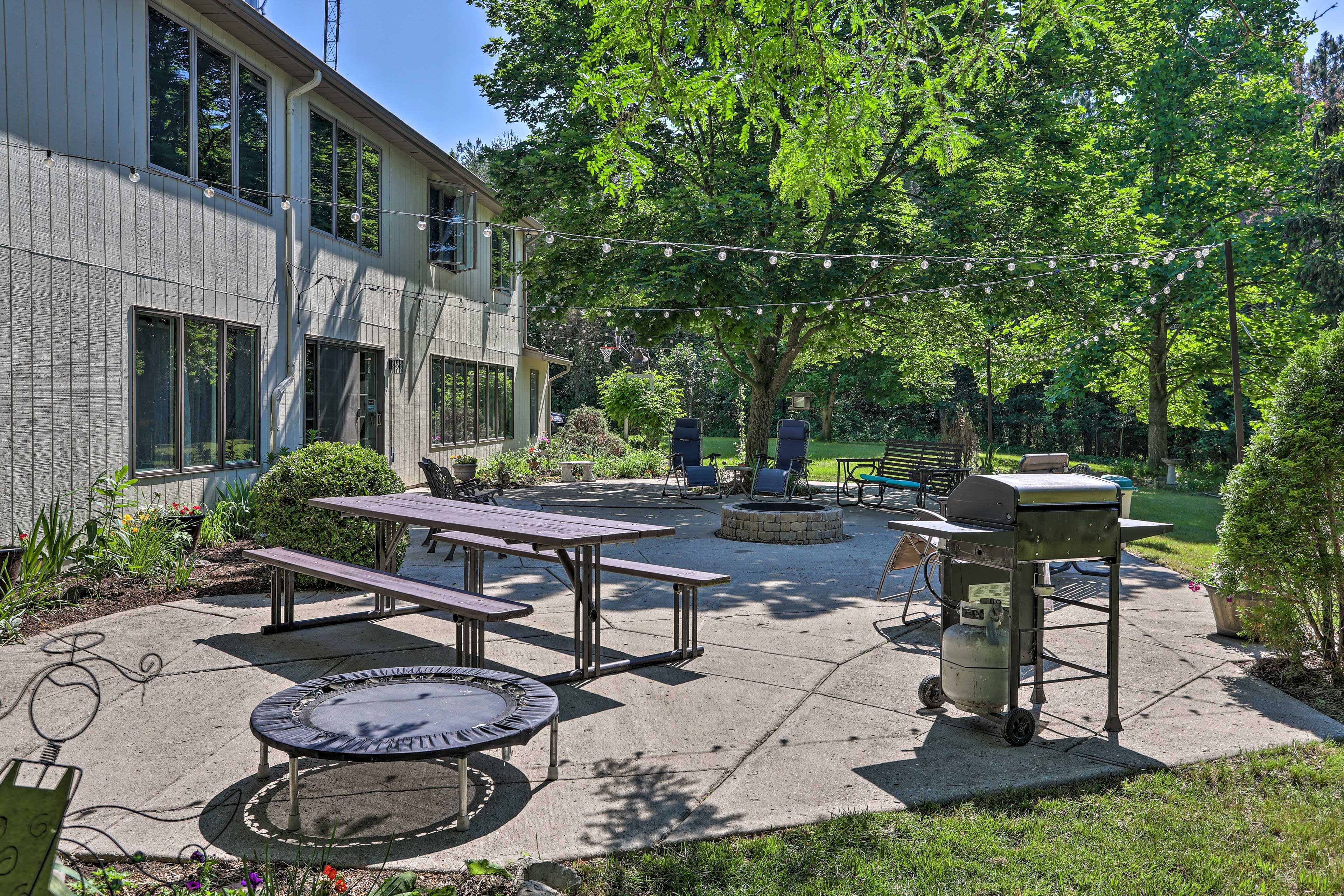 Patio | Fire Pit | Gas Grill