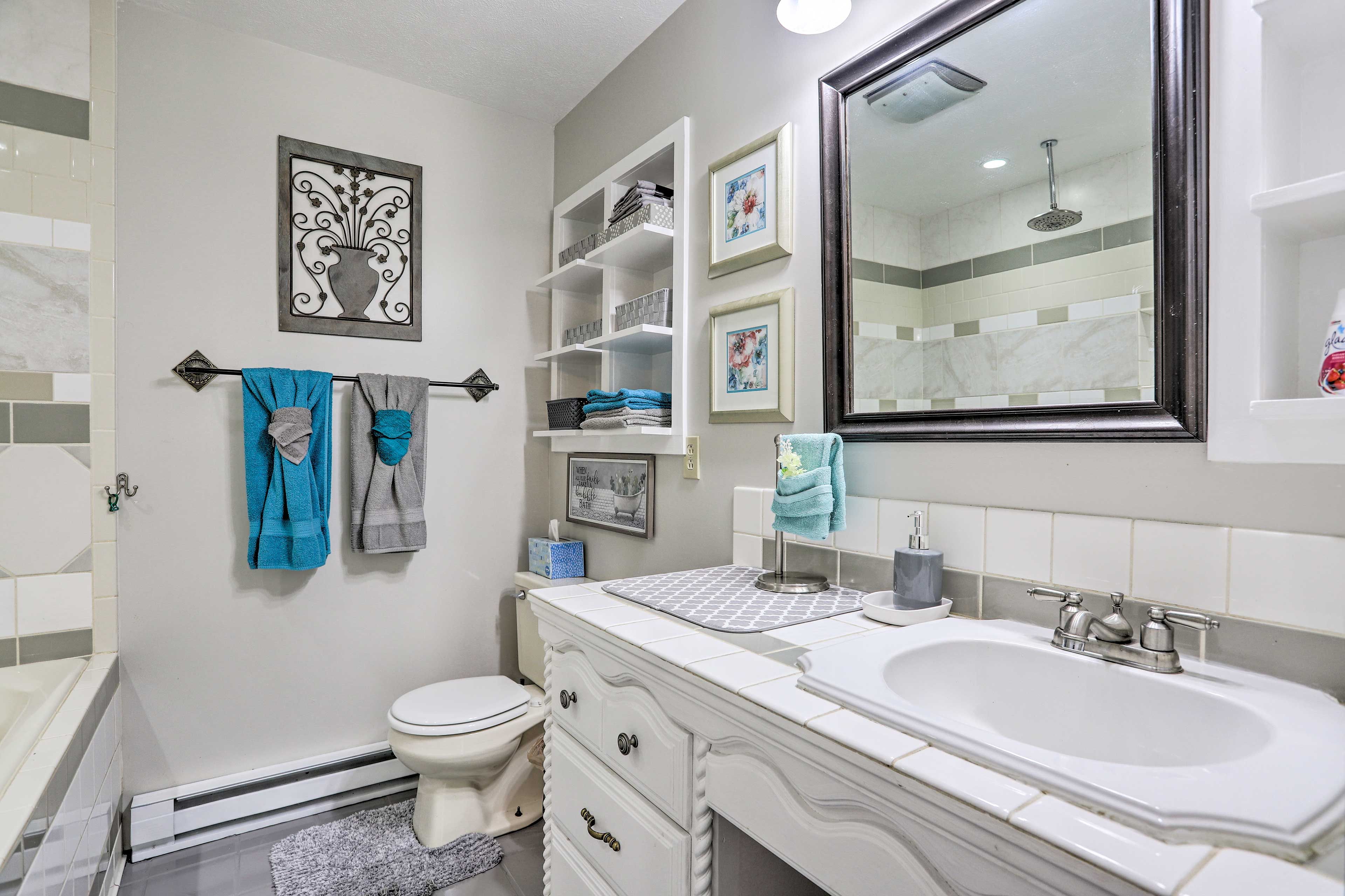 En-Suite Bath | Shower/Tub Combo