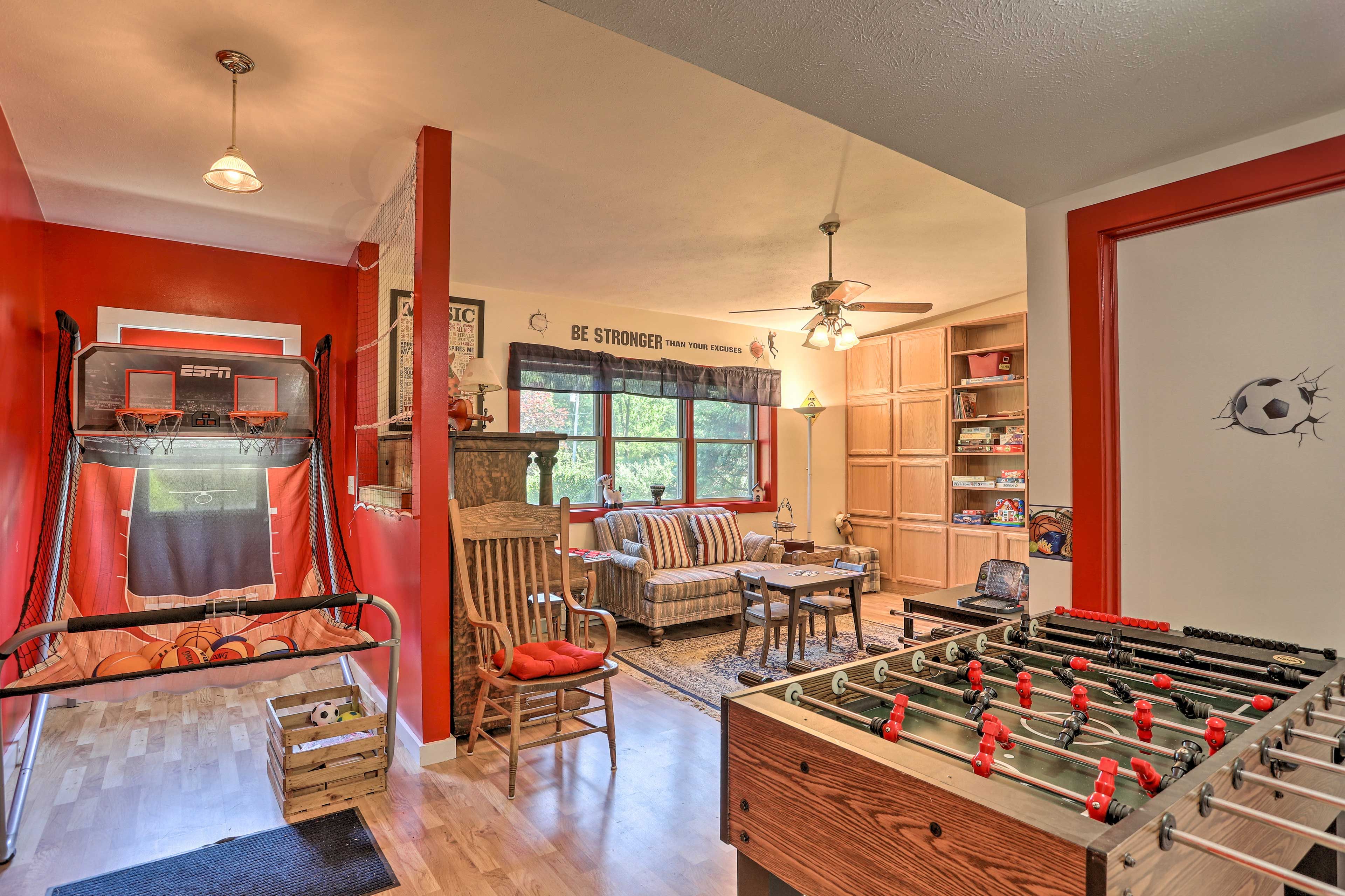 Media Room | 2 Twin Beds | Sleeping Chair | Queen Sleeper Sofa