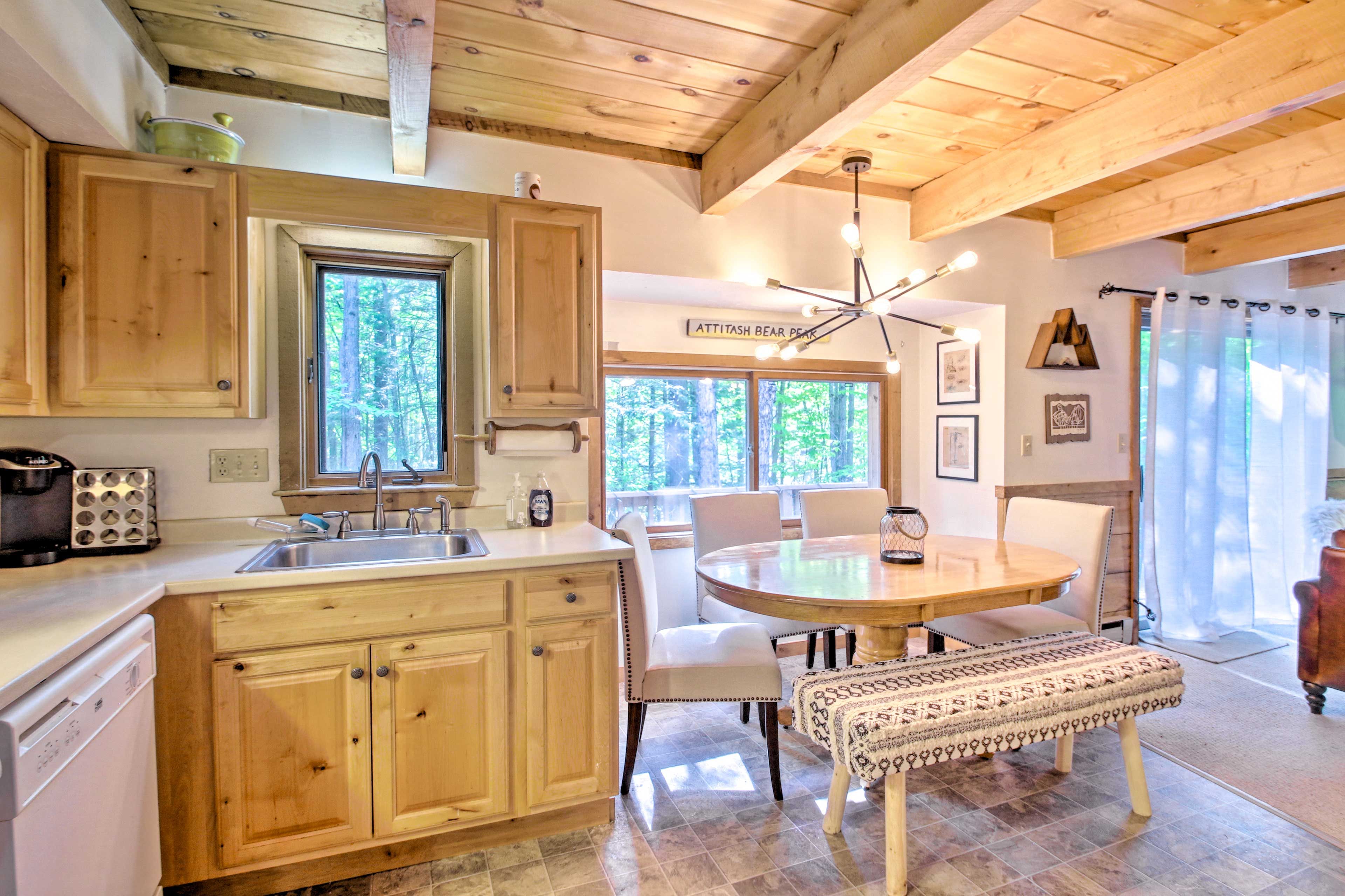 Kitchen | Trash Bags/Paper Towels Provided