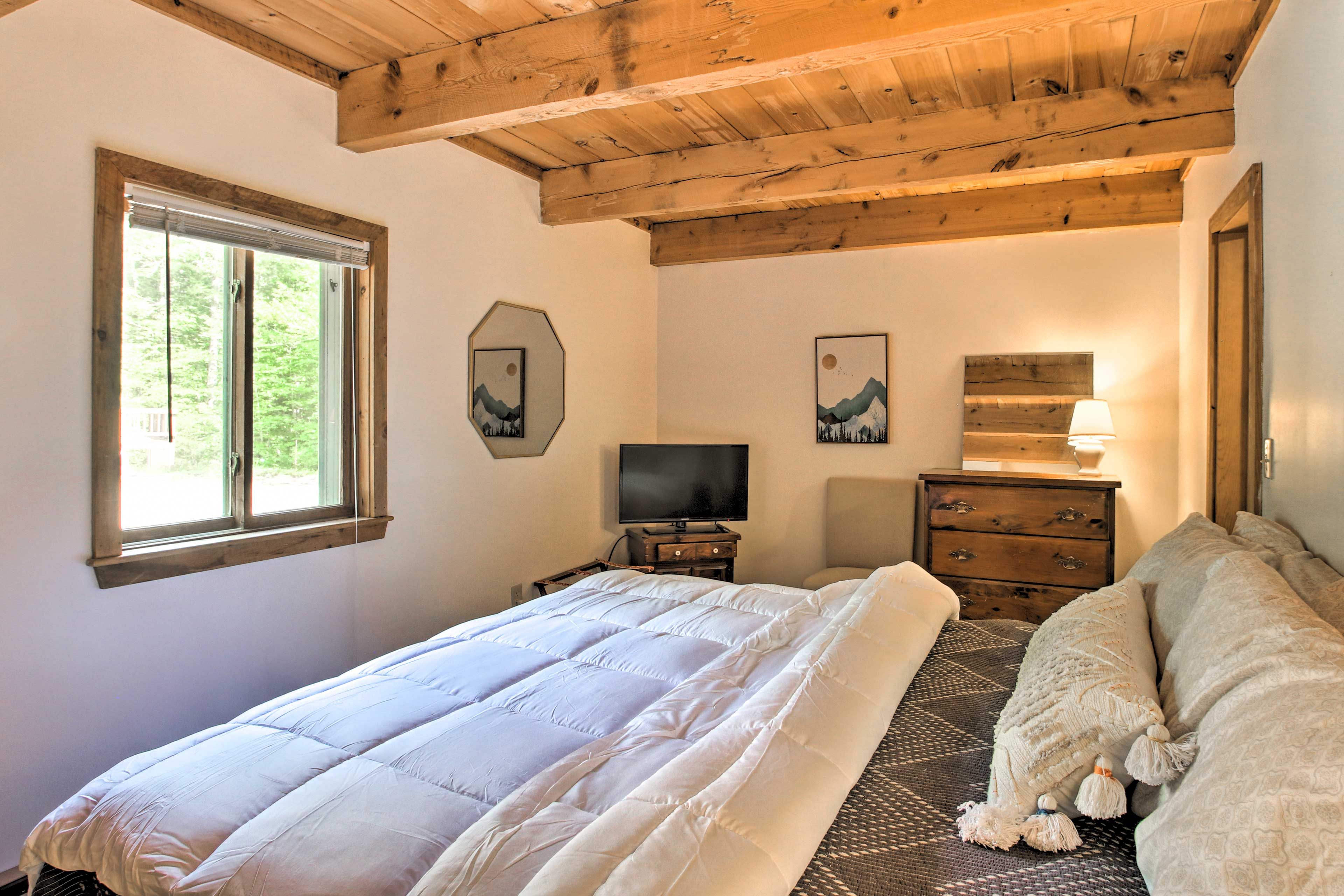 Bedroom 1 | Linens Provided | Smart TV