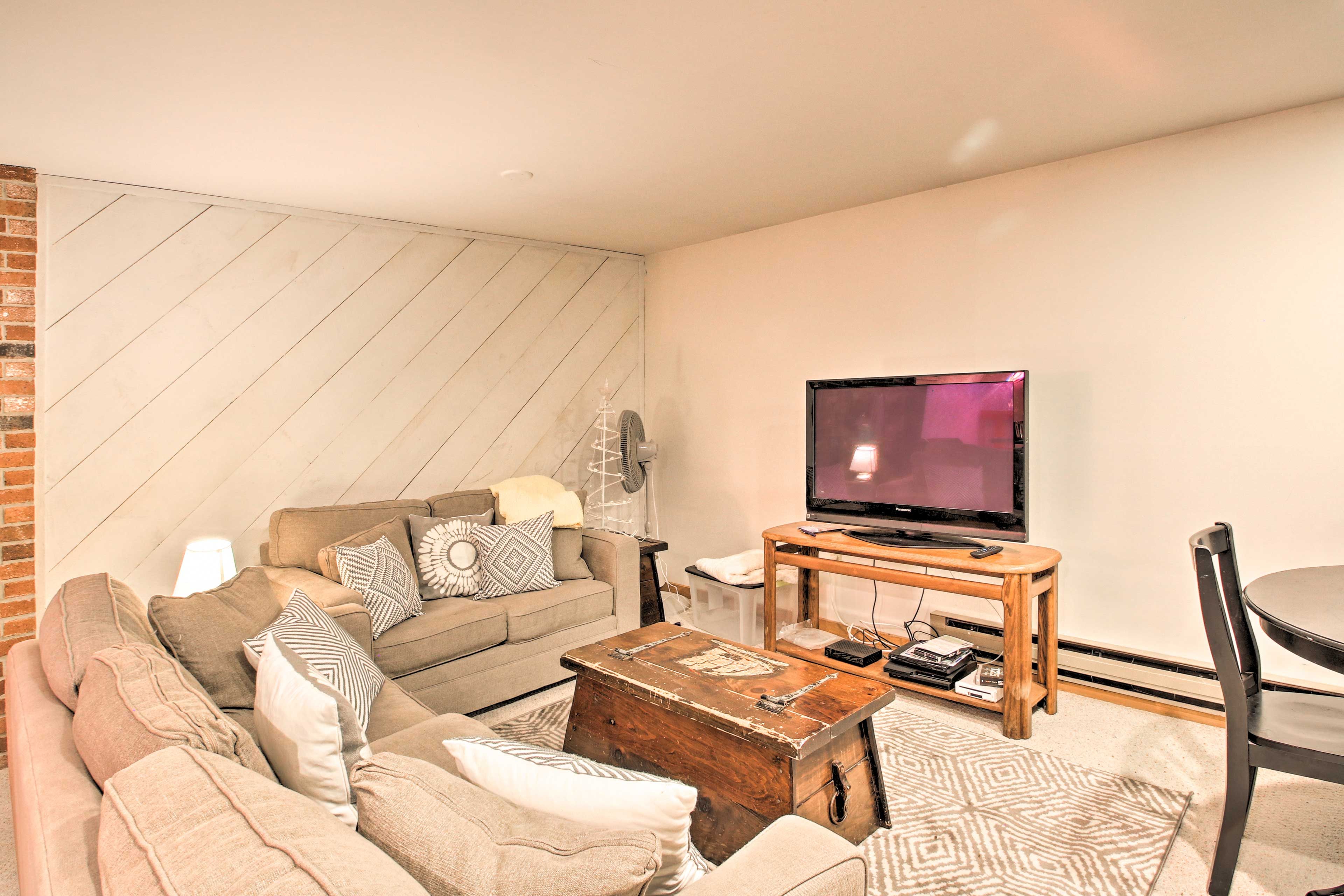 Game Room | Smart TV