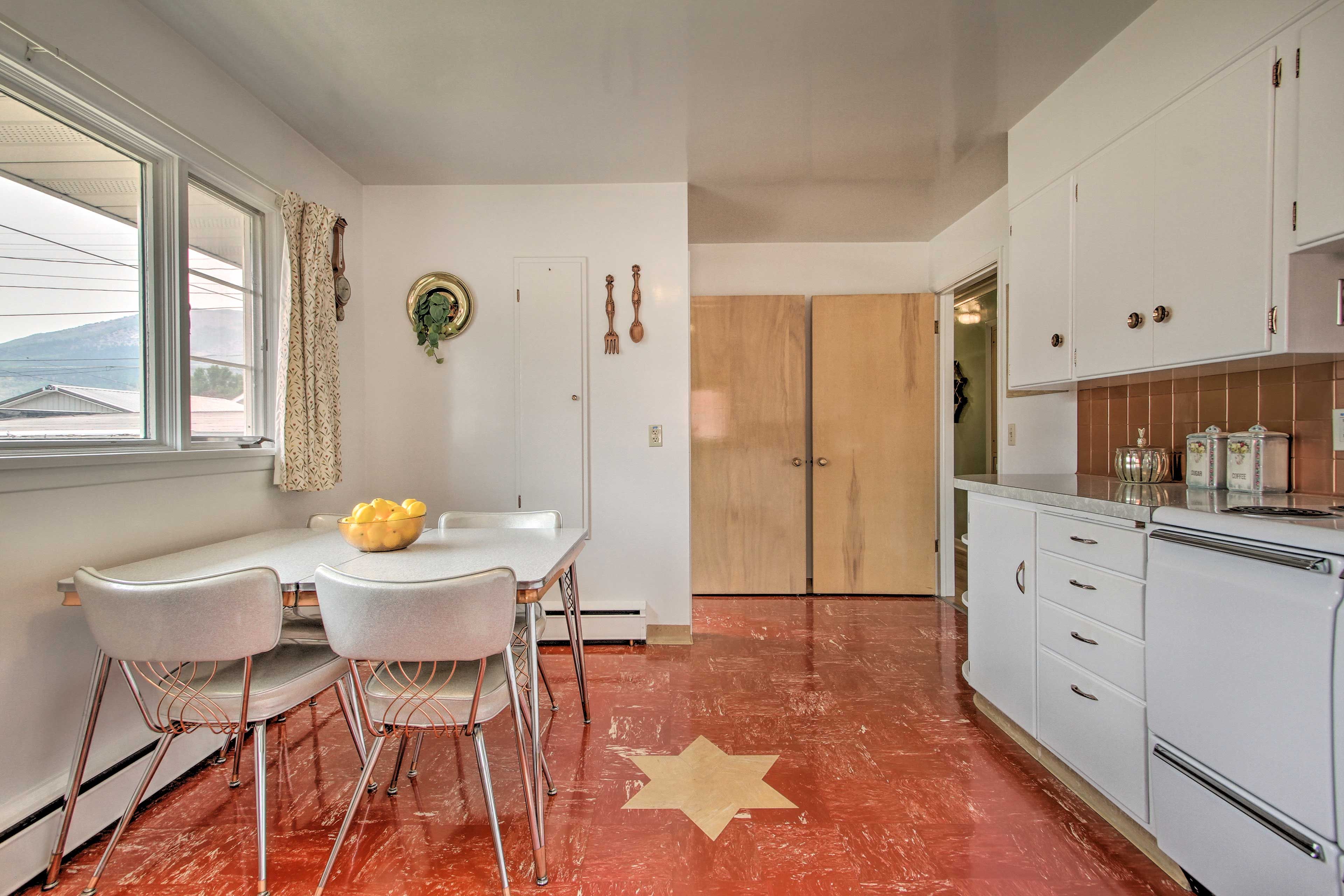 Kitchen | Dining Area