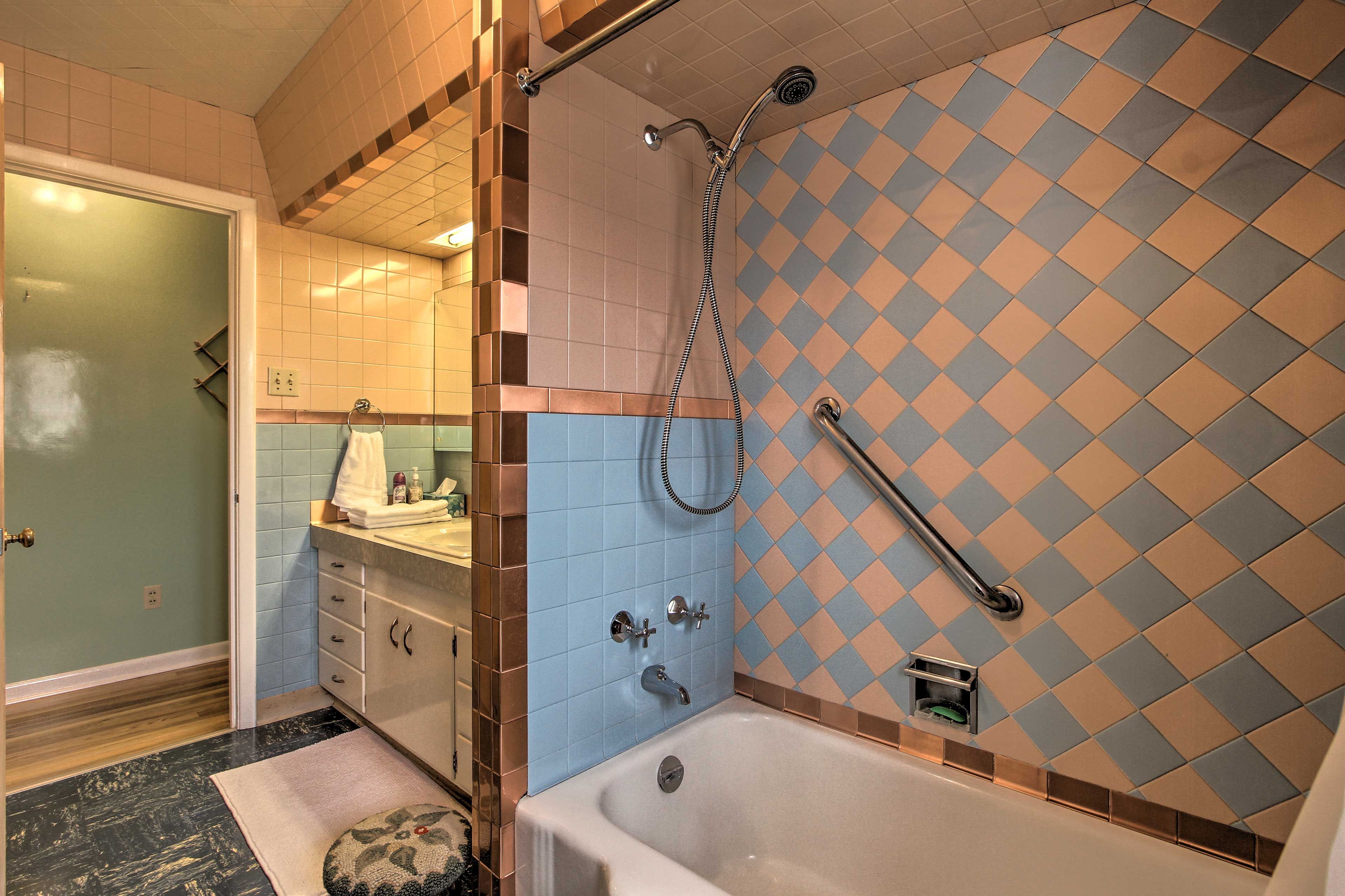 Full Bathroom