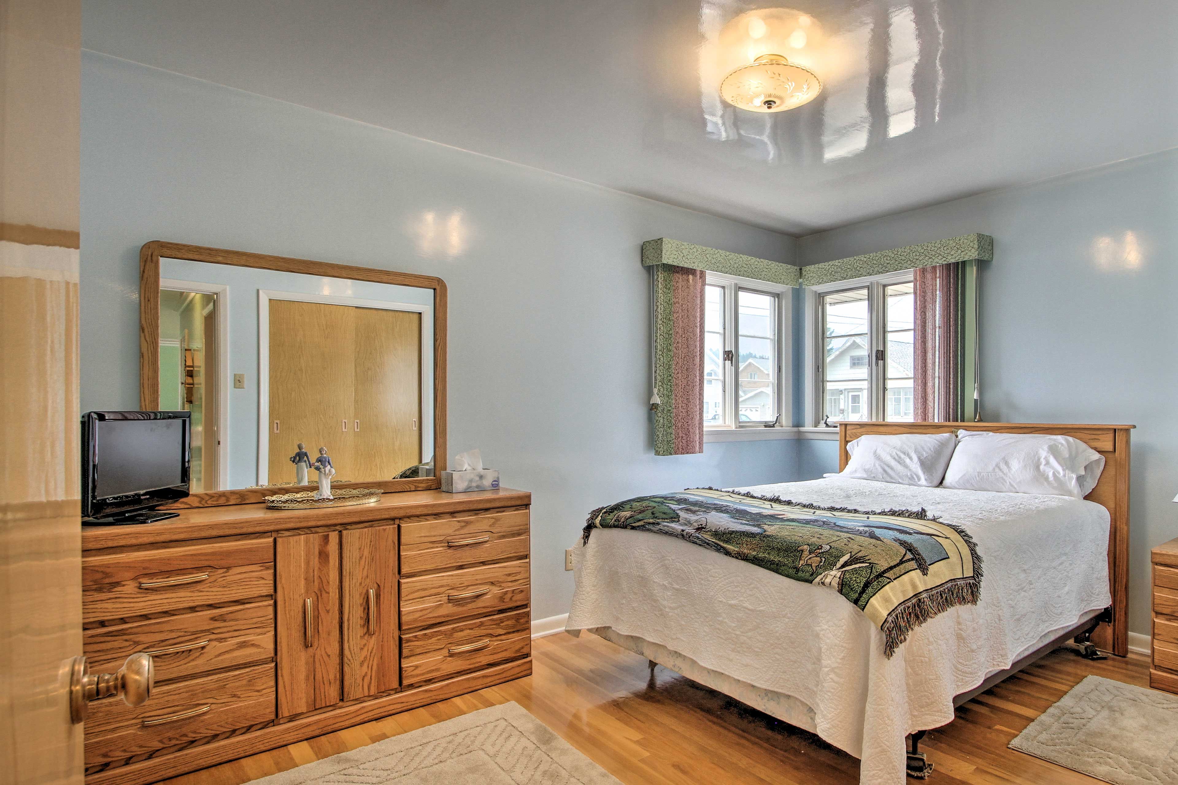 Bedroom 2 | Queen Bed | TV w/ DVD Player