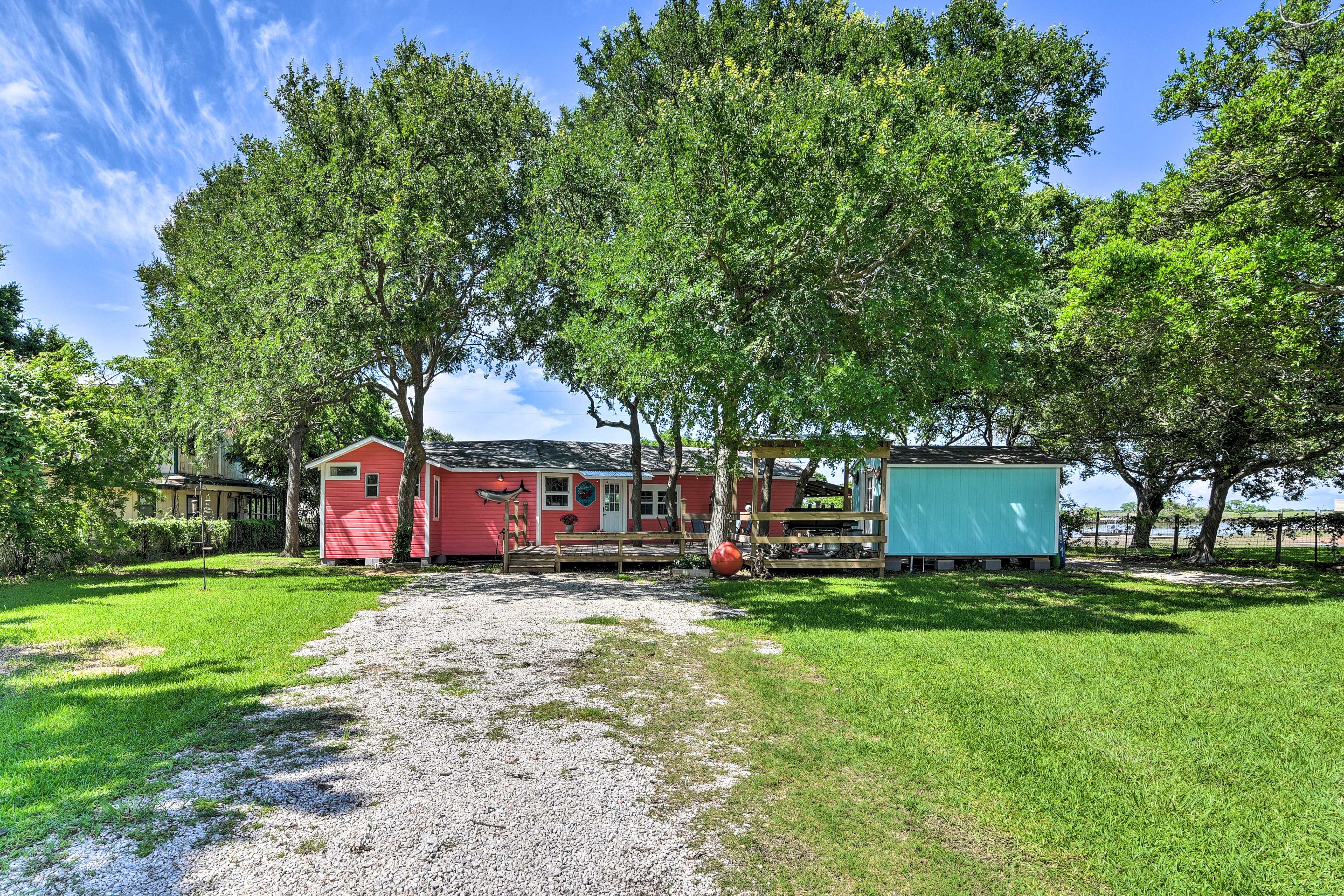 Parking | Gravel Driveway (5 Vehicles)