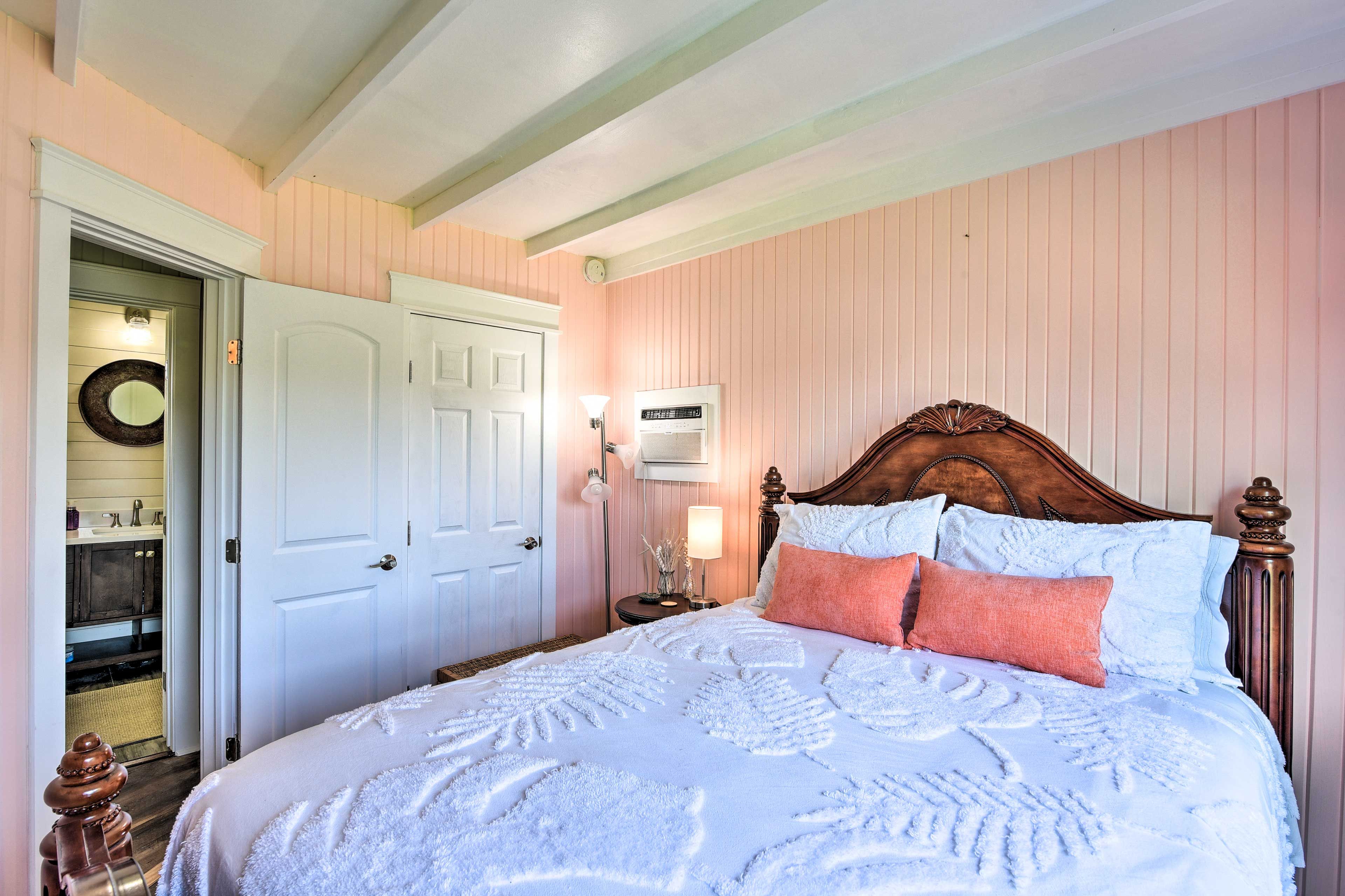 Bedroom 1 | Queen Bed